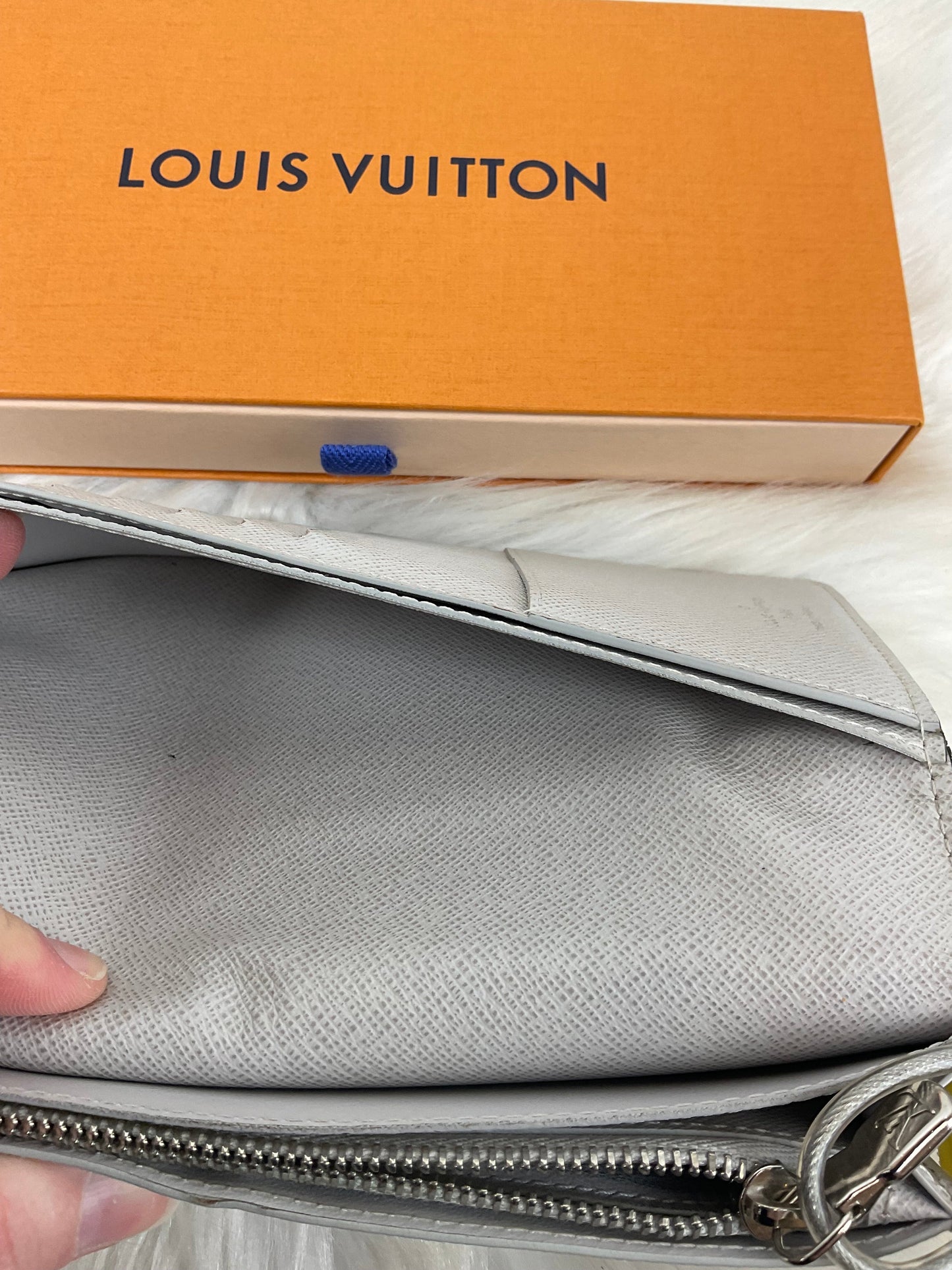 Wallet Luxury Designer By Louis Vuitton, Size: Medium