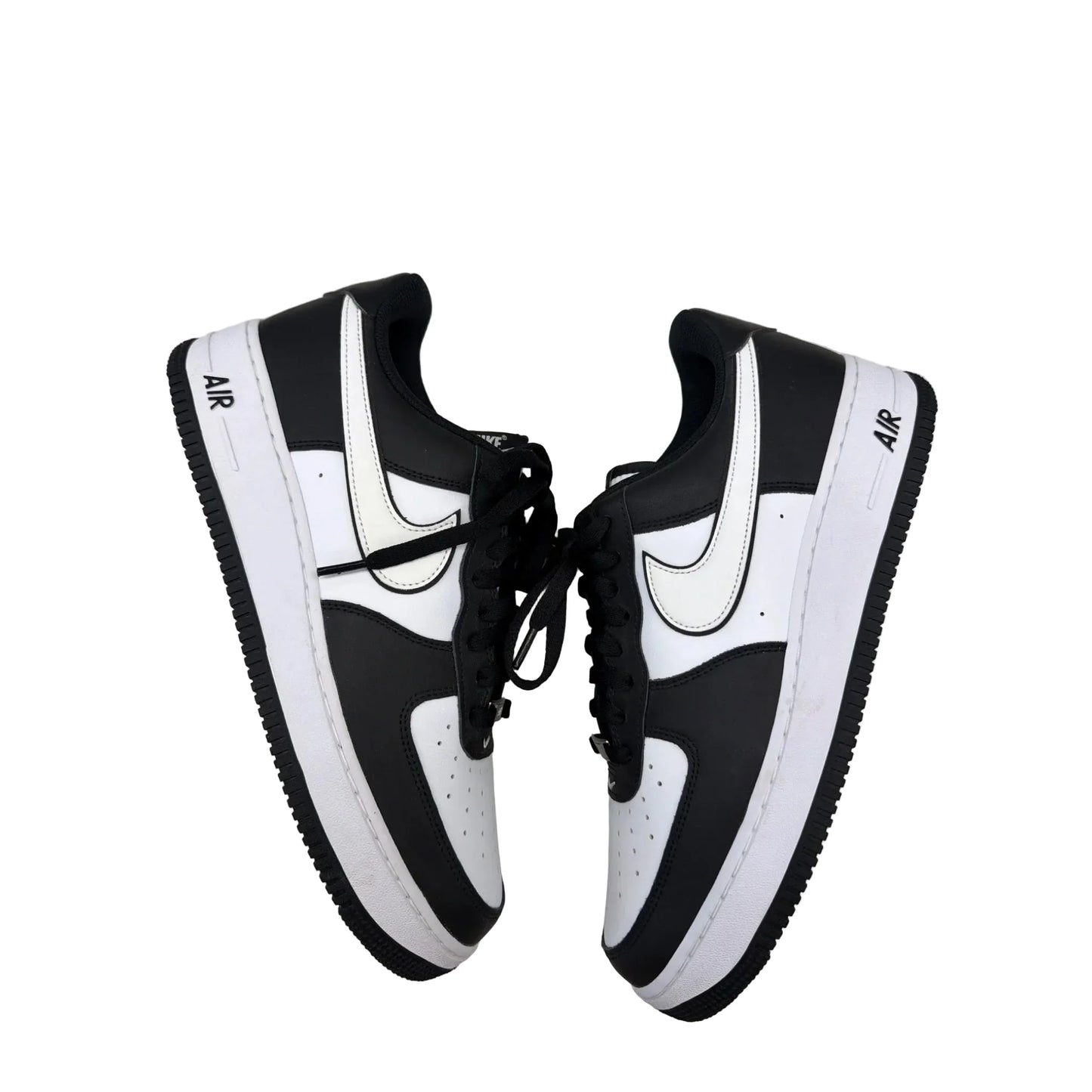 Shoes Sneakers By Nike In Black & White, Size: 12