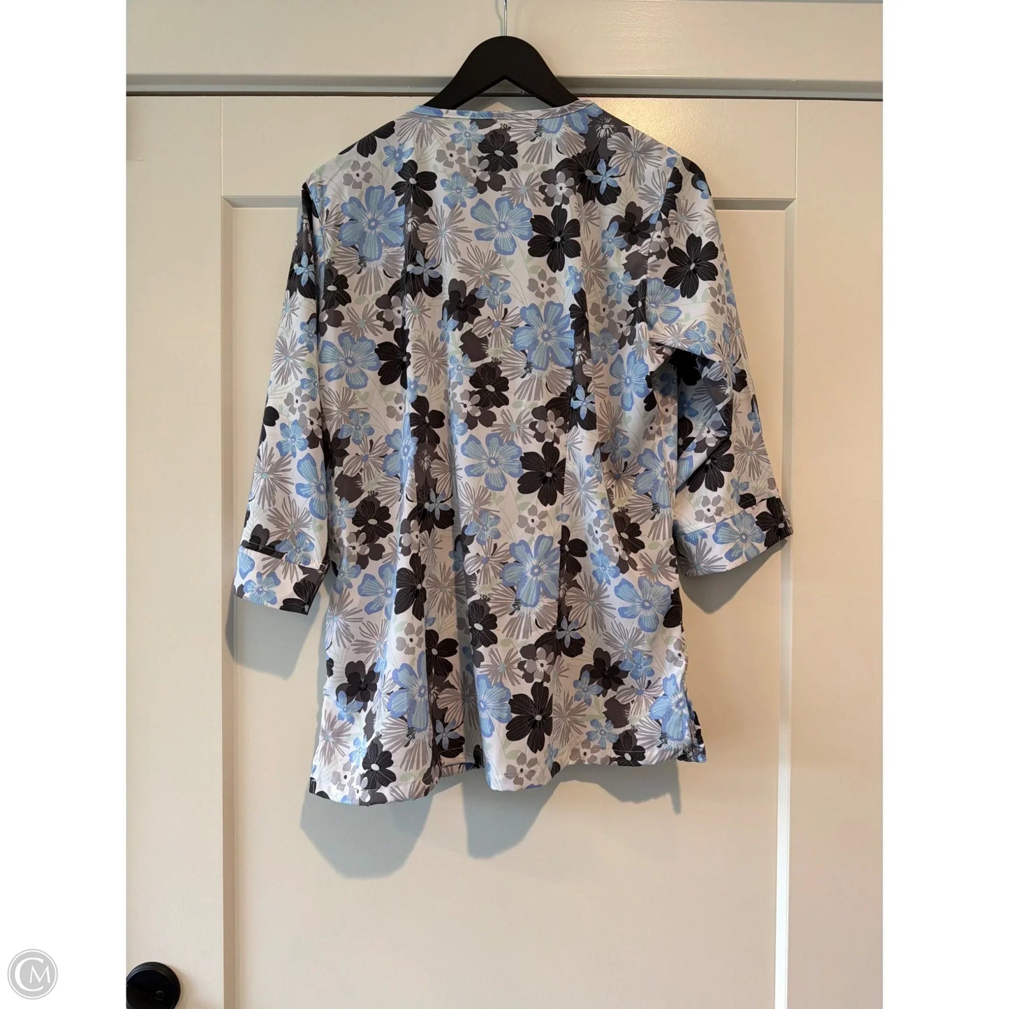 Top Short Sleeve By Clothes Mentor In Floral Print, Size: M