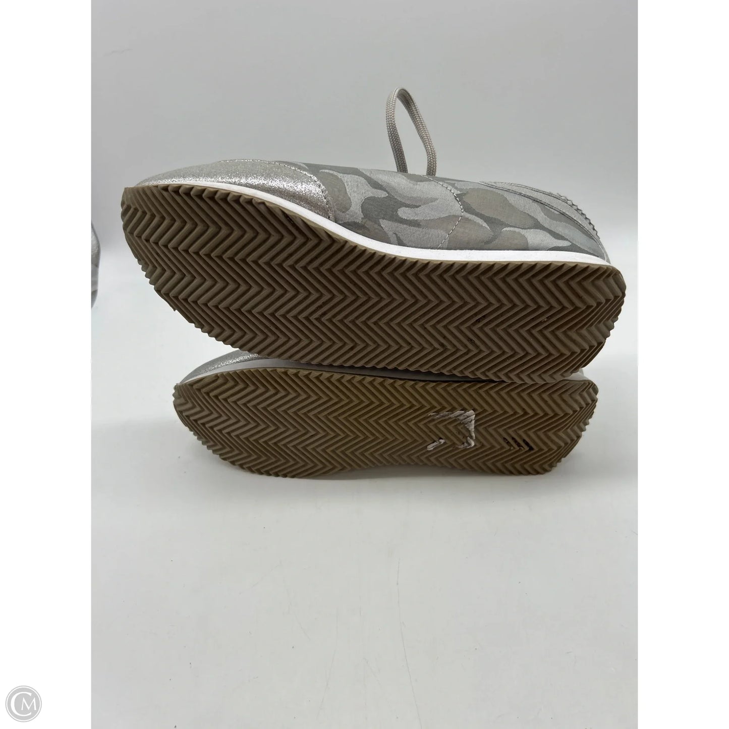 Shoes Sneakers By Dkny In Silver, Size: 8