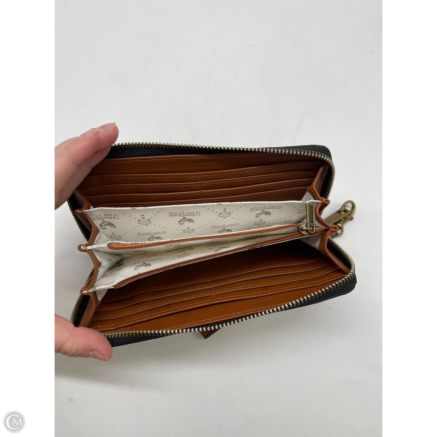 Wristlet By Clothes Mentor, Size: Medium