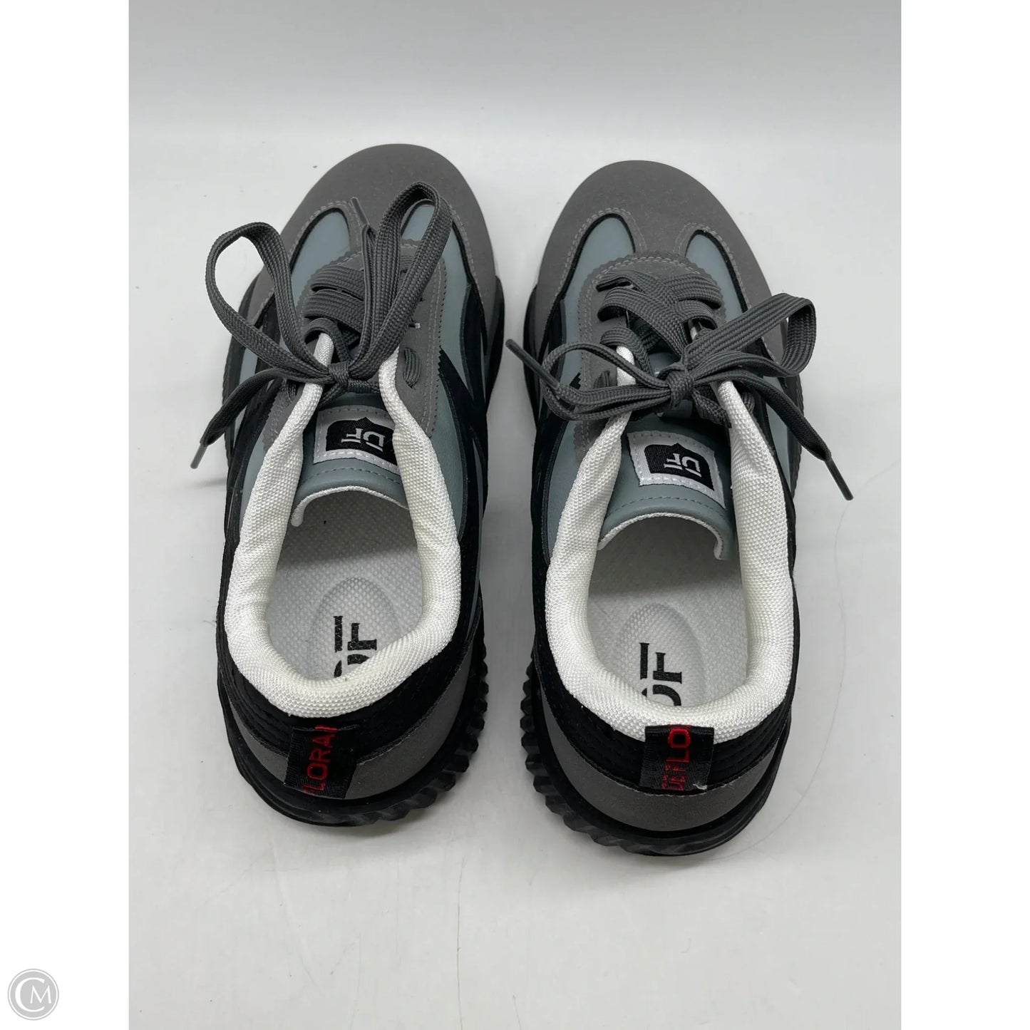 Shoes Sneakers By Clothes Mentor In Grey, Size: 10