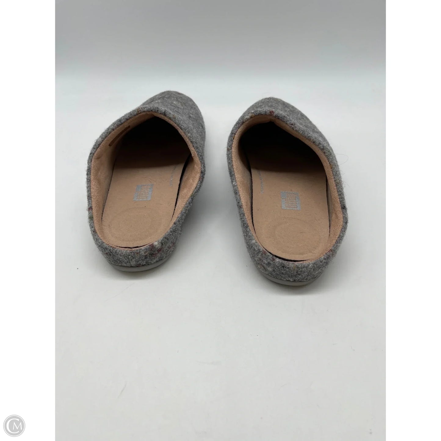 Shoes Flats By Fitflop In Grey, Size: 7