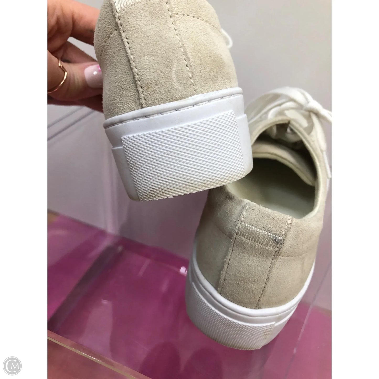 Shoes Sneakers By Clothes Mentor In Beige, Size: 7