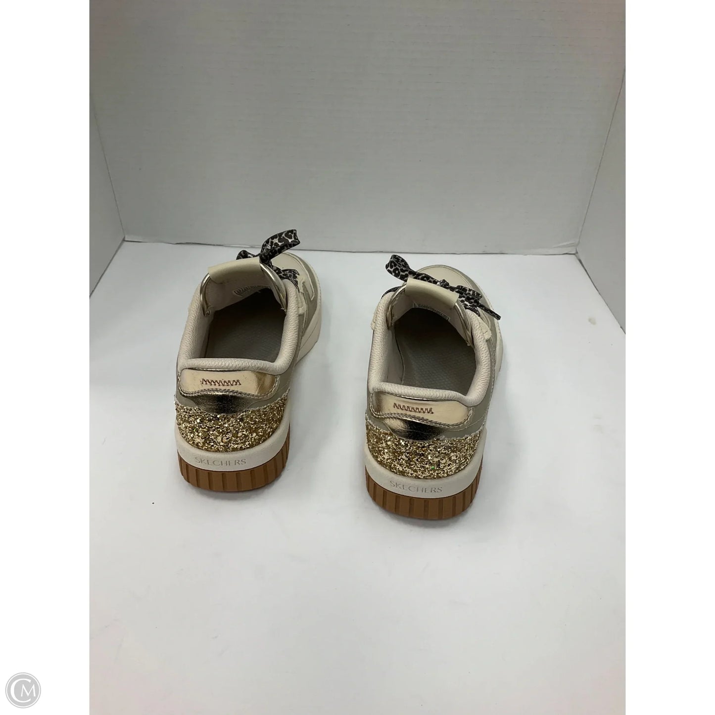 Shoes Sneakers By Skechers In Cream, Size: 6.5