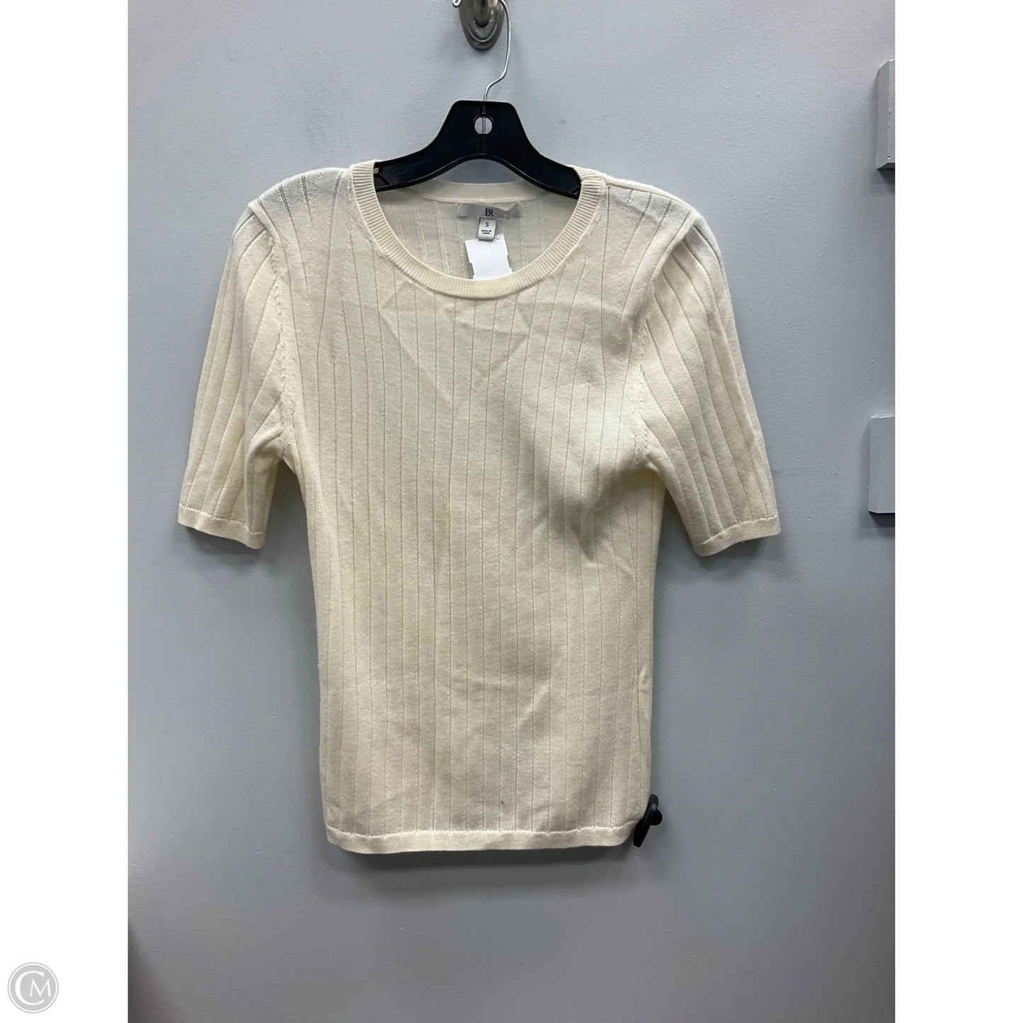 Top Short Sleeve By Banana Republic In Cream, Size: S