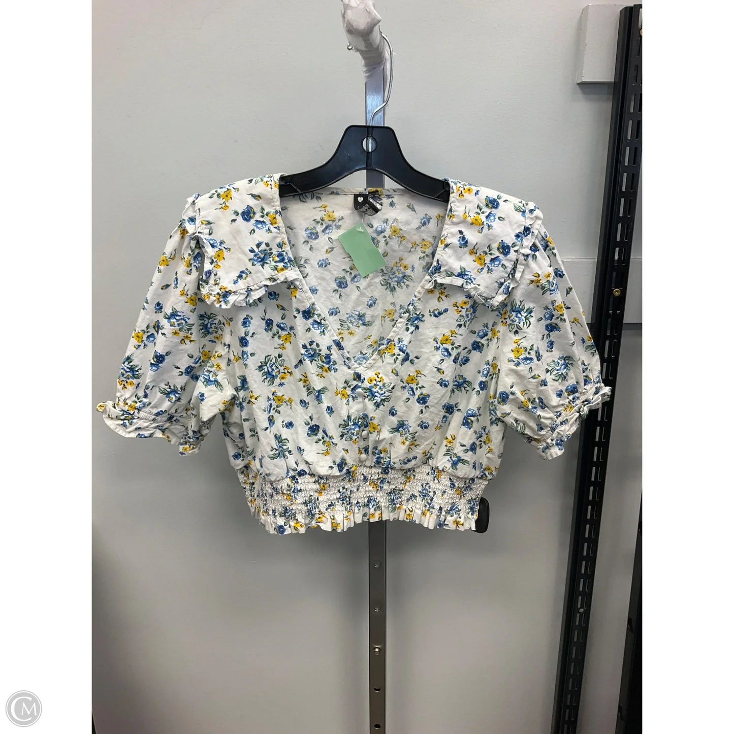 Top Short Sleeve By Clothes Mentor In Floral Print, Size: L