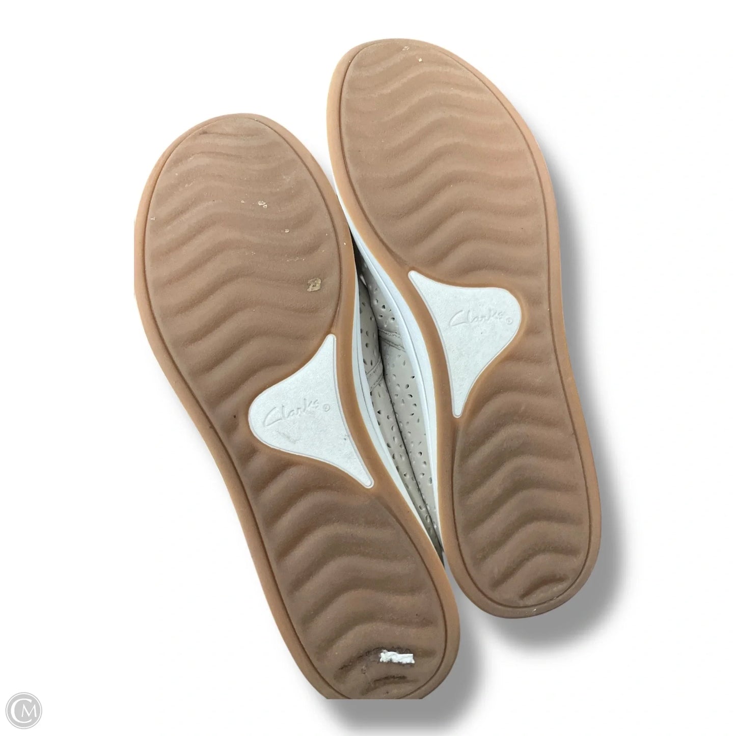 Shoes Flats By Clarks In Beige, Size: 10