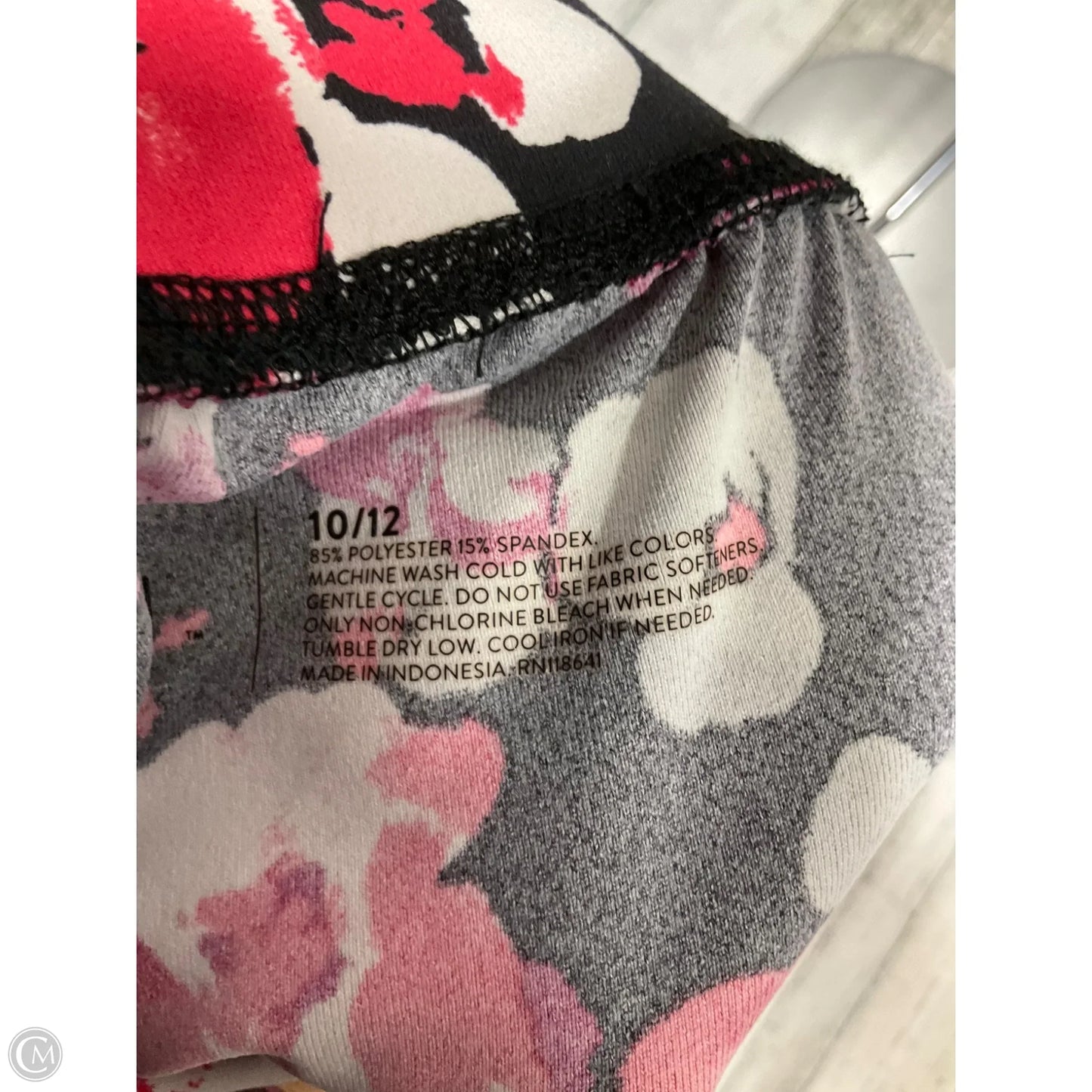 Athletic Capris By Livi Active In Black & Red, Size: 10