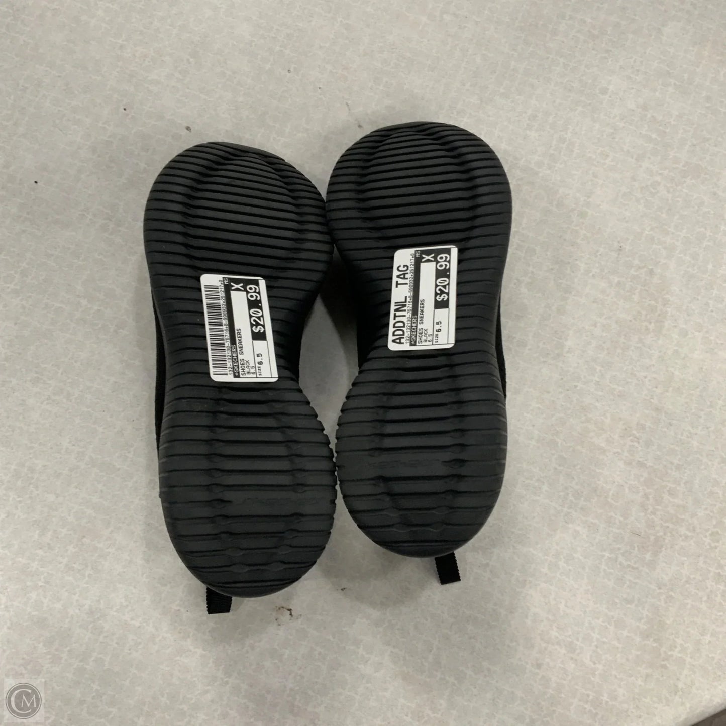 Shoes Sneakers By Skechers In Black, Size: 6.5