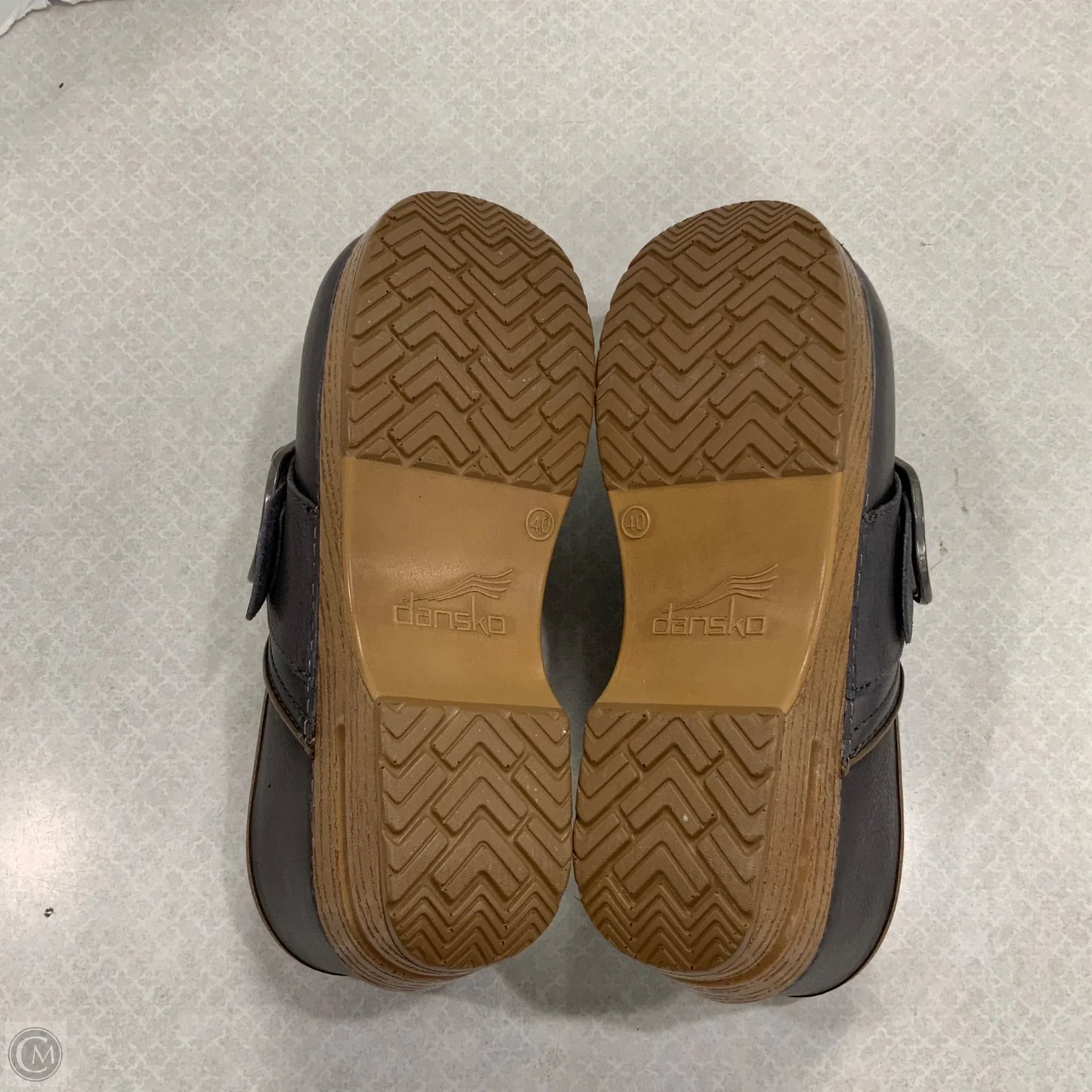 Shoes Flats By Dansko In Brown, Size: 10