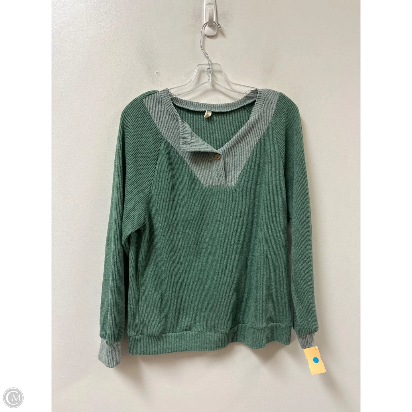 Top Long Sleeve By Clothes Mentor In Green, Size: M