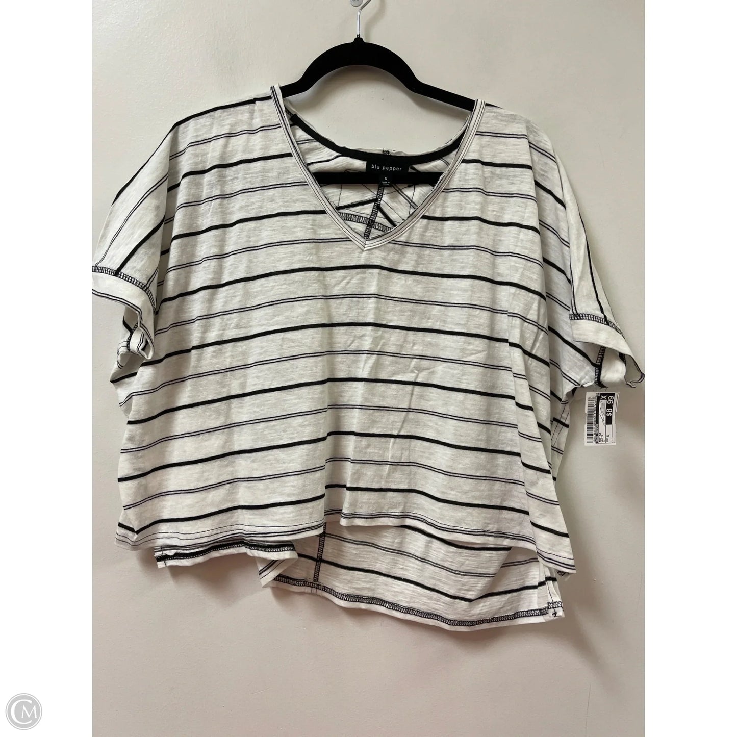 Top Short Sleeve By Blu Pepper In White, Size: S