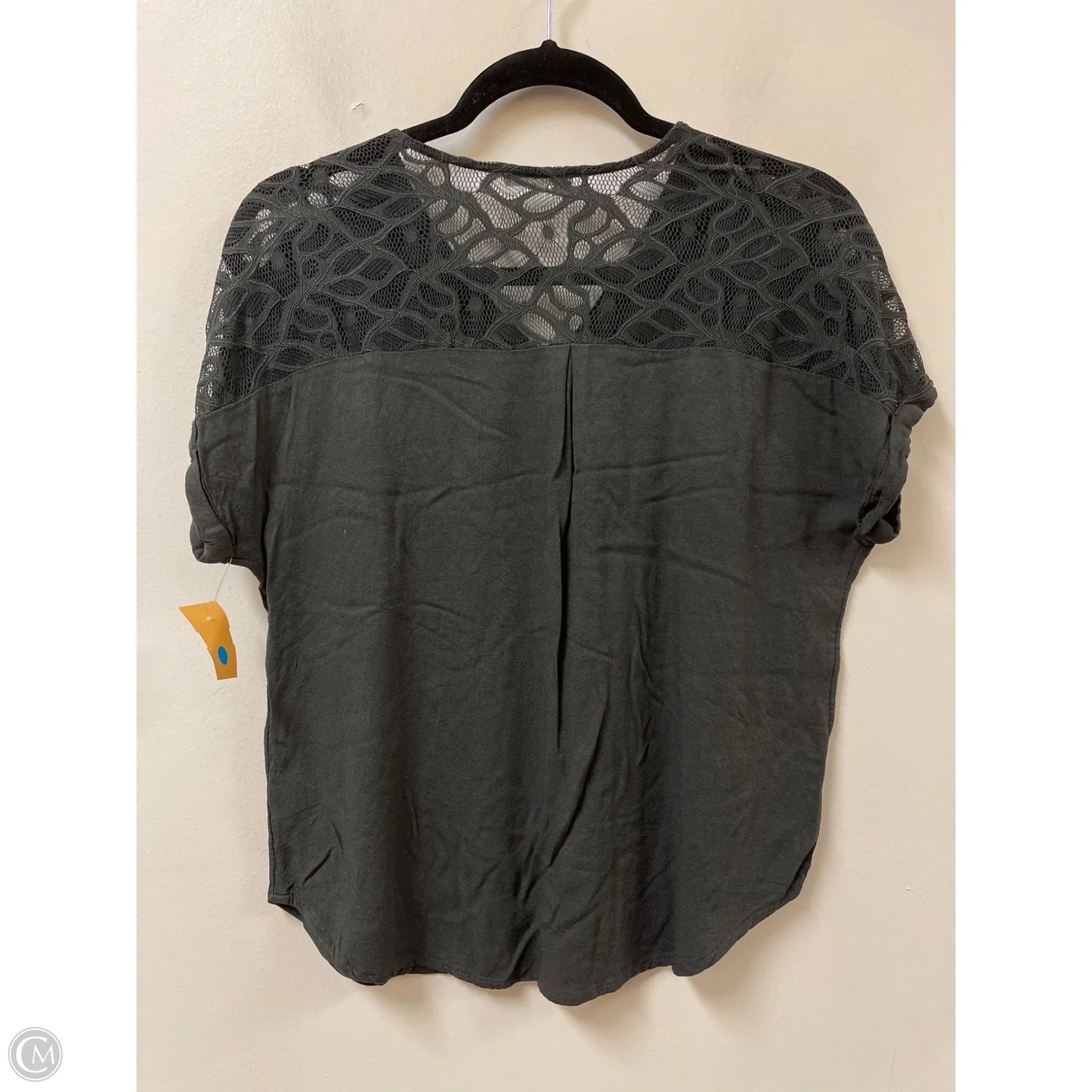 Top Short Sleeve By Maurices In Grey, Size: S
