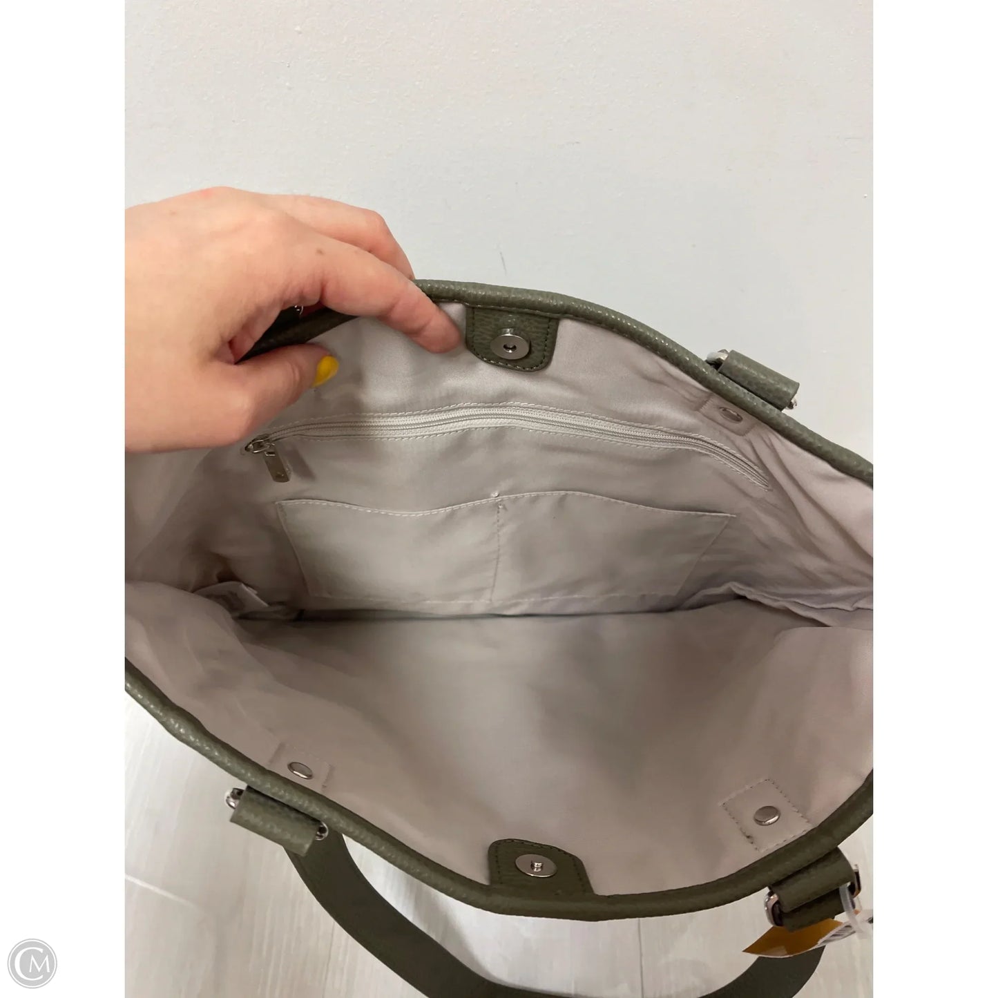 Handbag By Clothes Mentor, Size: Medium