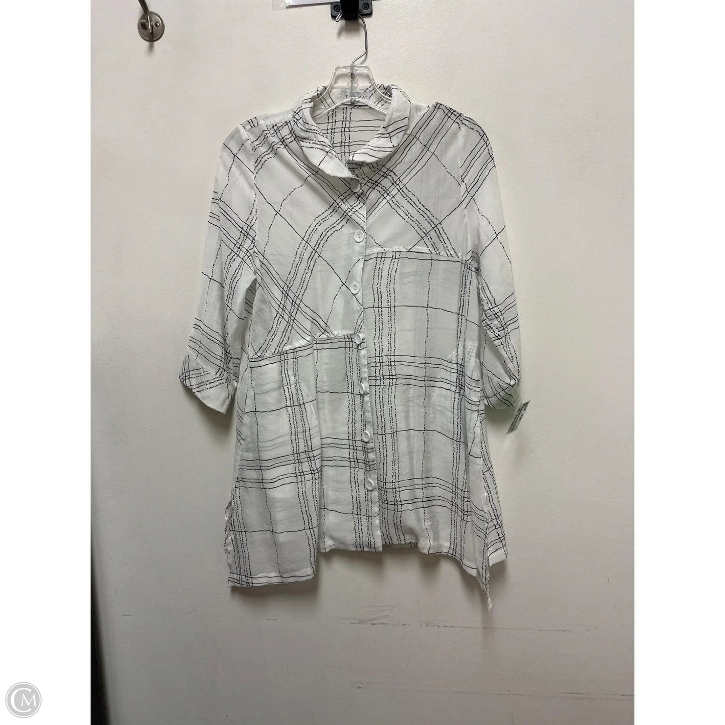 Tunic Long Sleeve By Clothes Mentor In Black & White, Size: S