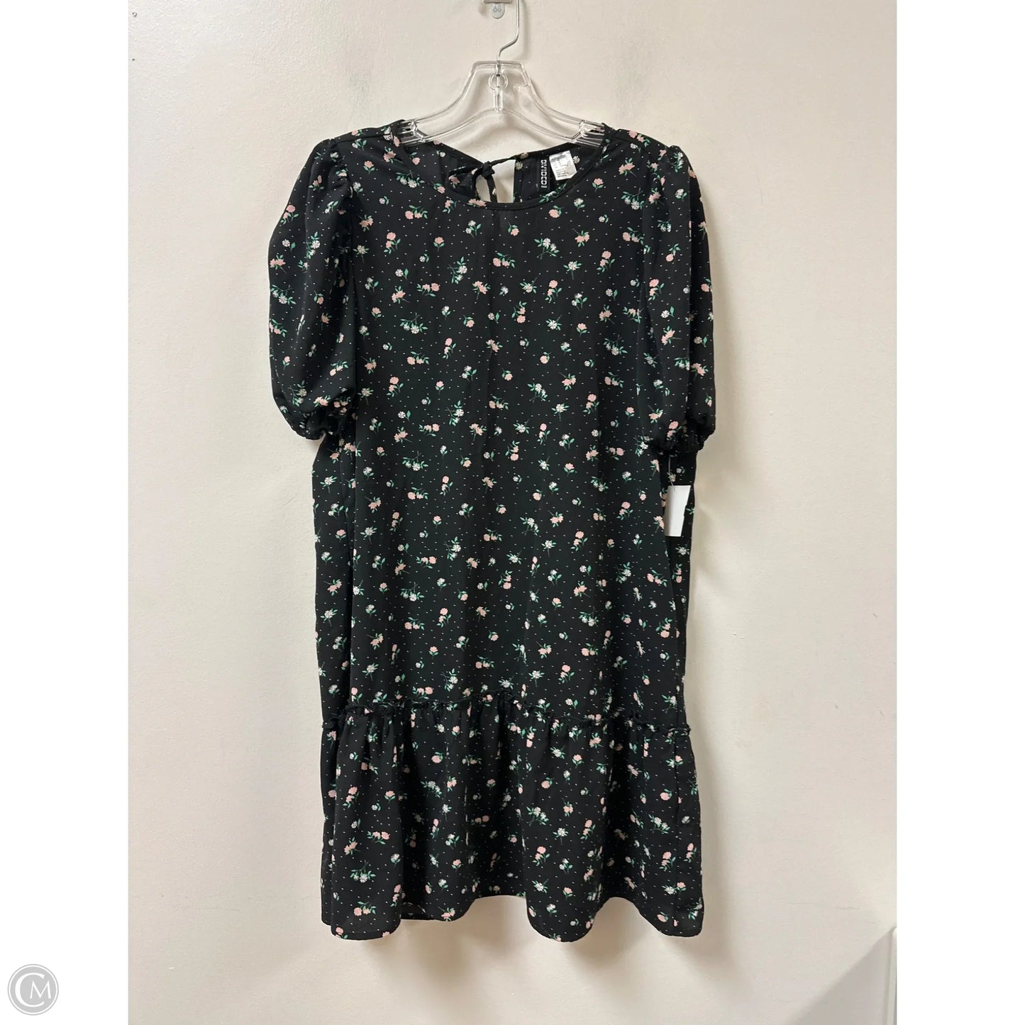 Dress Casual Short By Divided In Black & Pink, Size: M