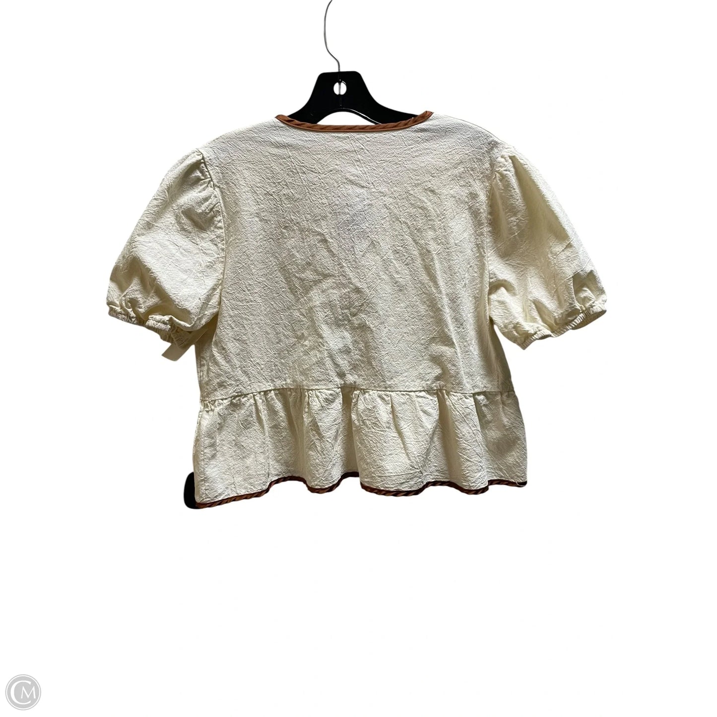 Top Short Sleeve By Clothes Mentor In Cream, Size: M
