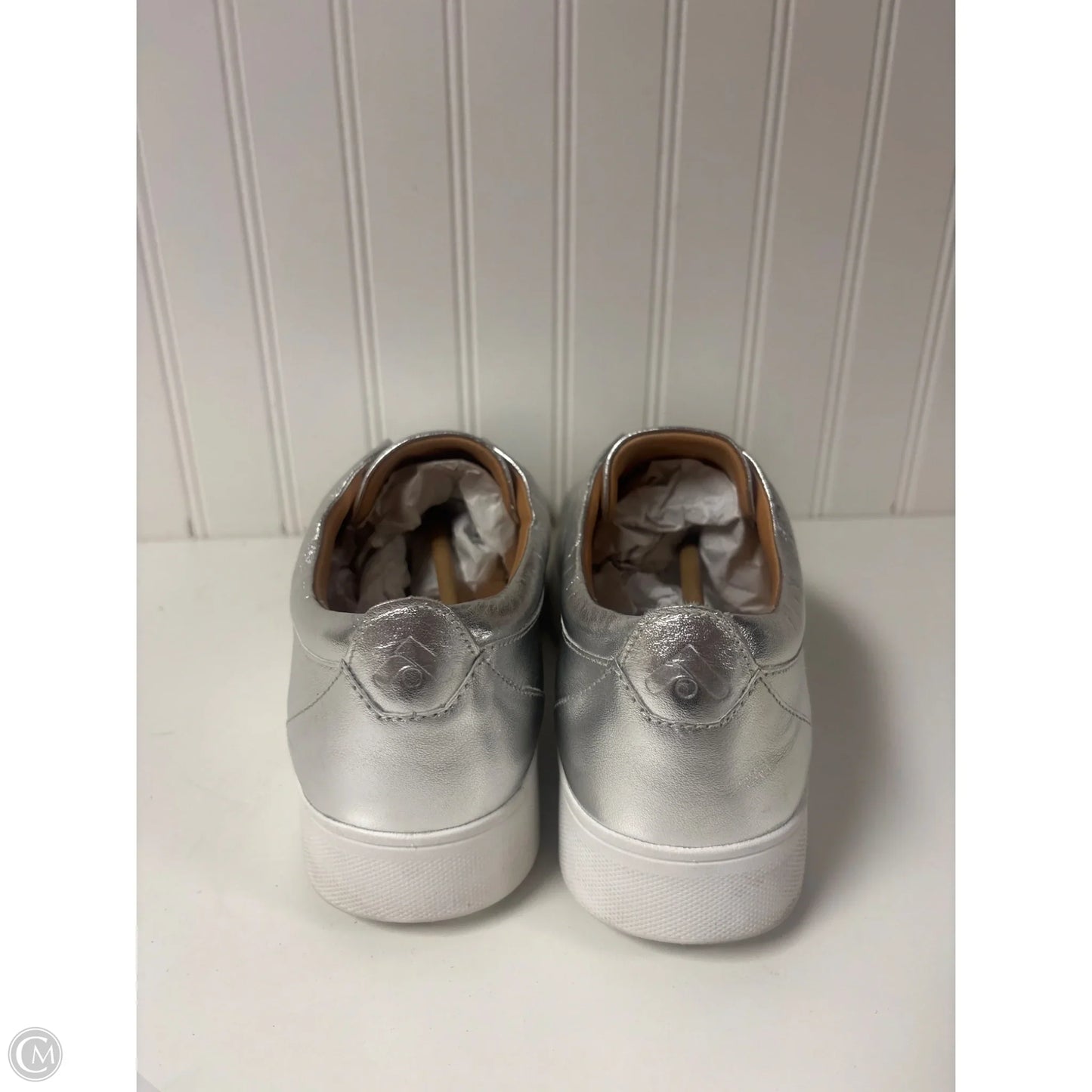 Shoes Sneakers By Fitflop In Silver, Size: 10