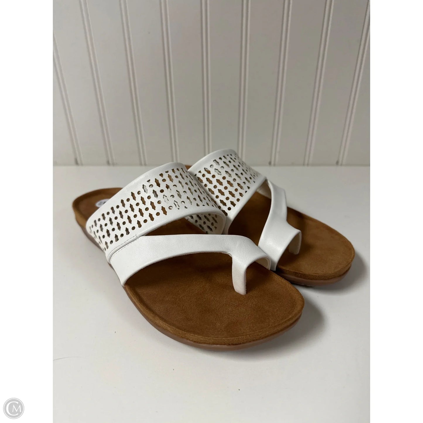 Sandals Flats By Bare Traps In White, Size: 7