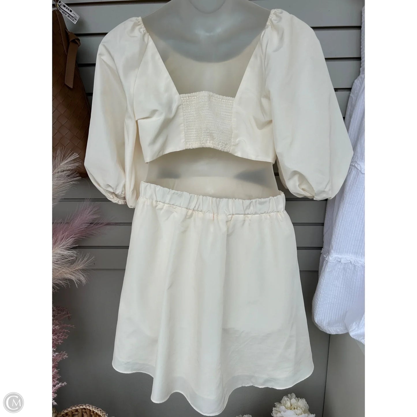 Dress Party Short By Express In Cream, Size: L