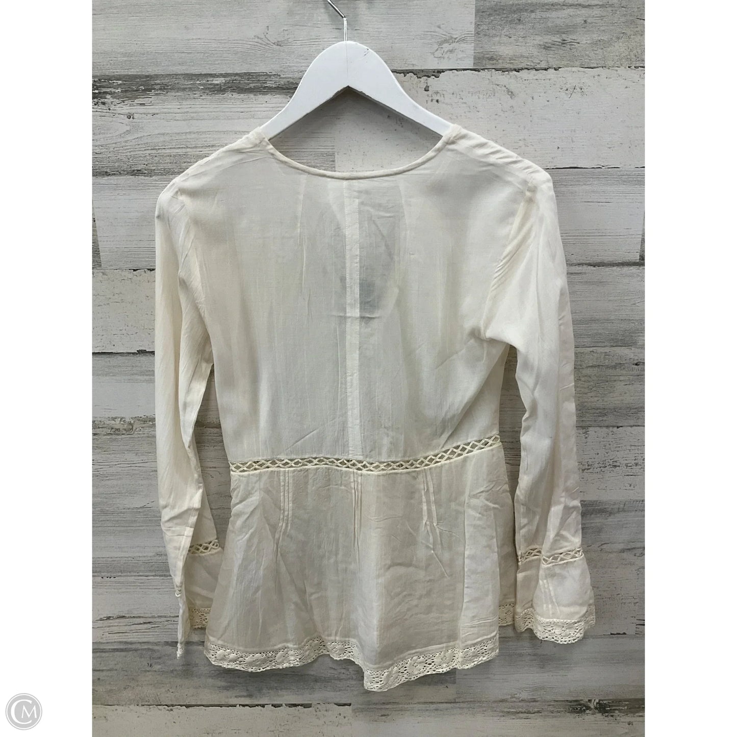 Top Long Sleeve By Clothes Mentor In Ivory, Size: S