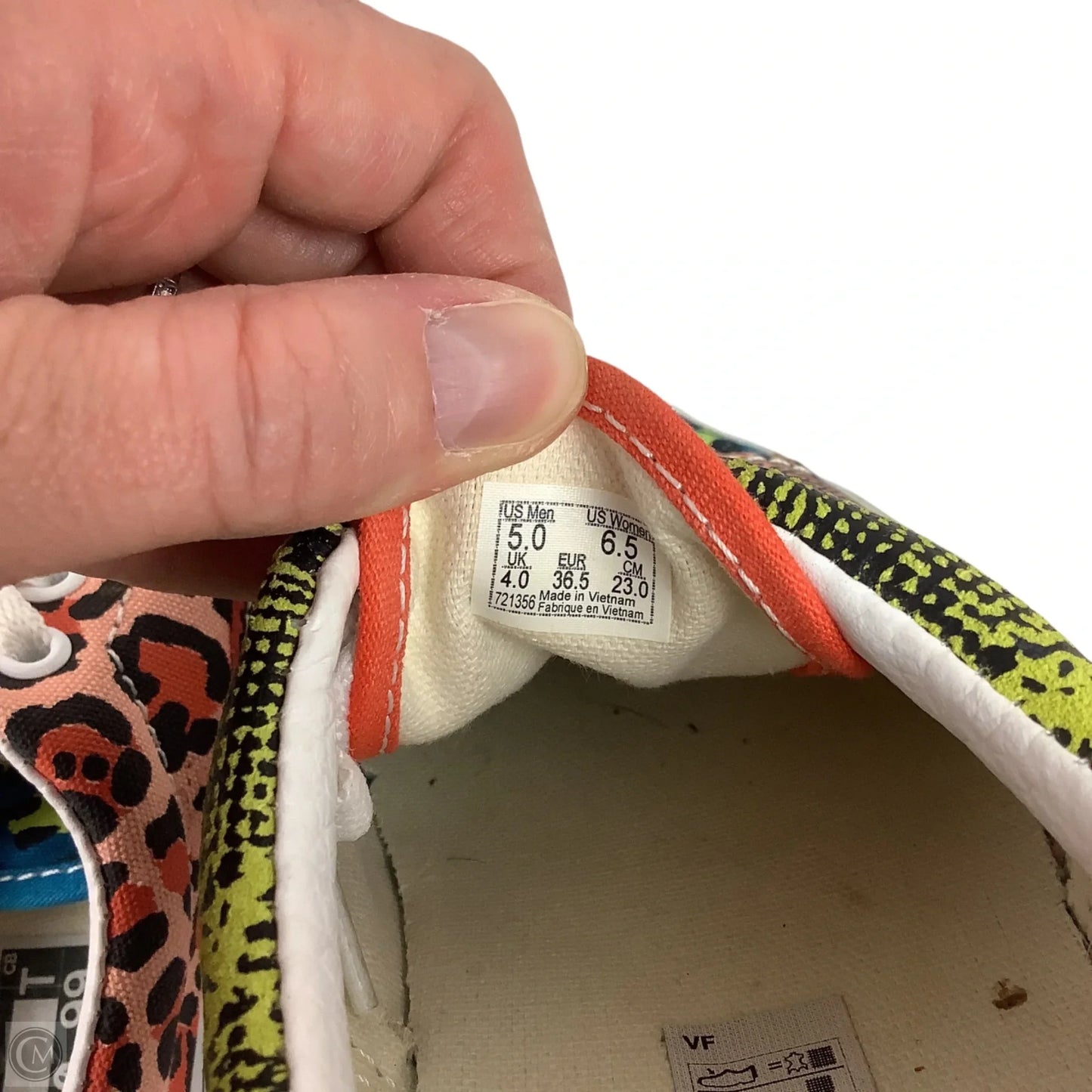 Shoes Sneakers By Vans In Multi-colored, Size: 6.5