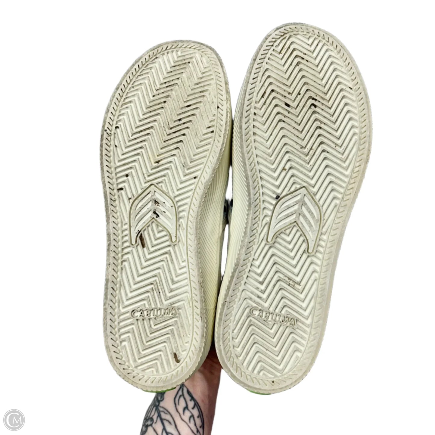 Shoes Sneakers By Cariuma In Blue & White, Size: 8.5