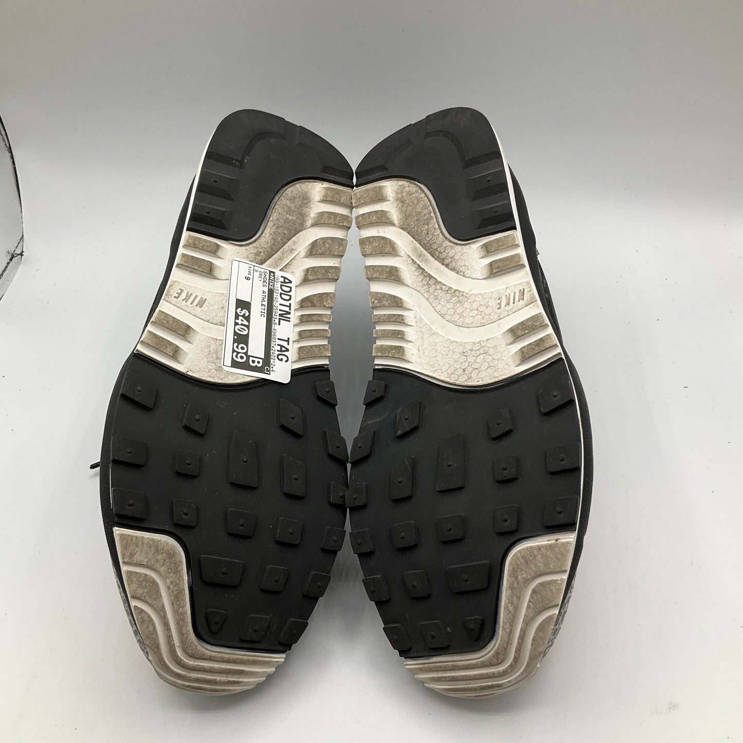 Shoes Athletic By Nike Size: 9