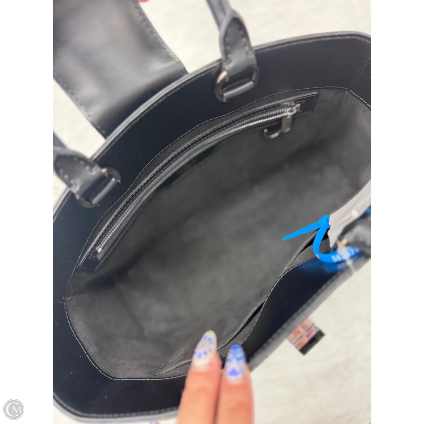 Handbag Luxury Designer By Louis Vuitton, Size: Medium