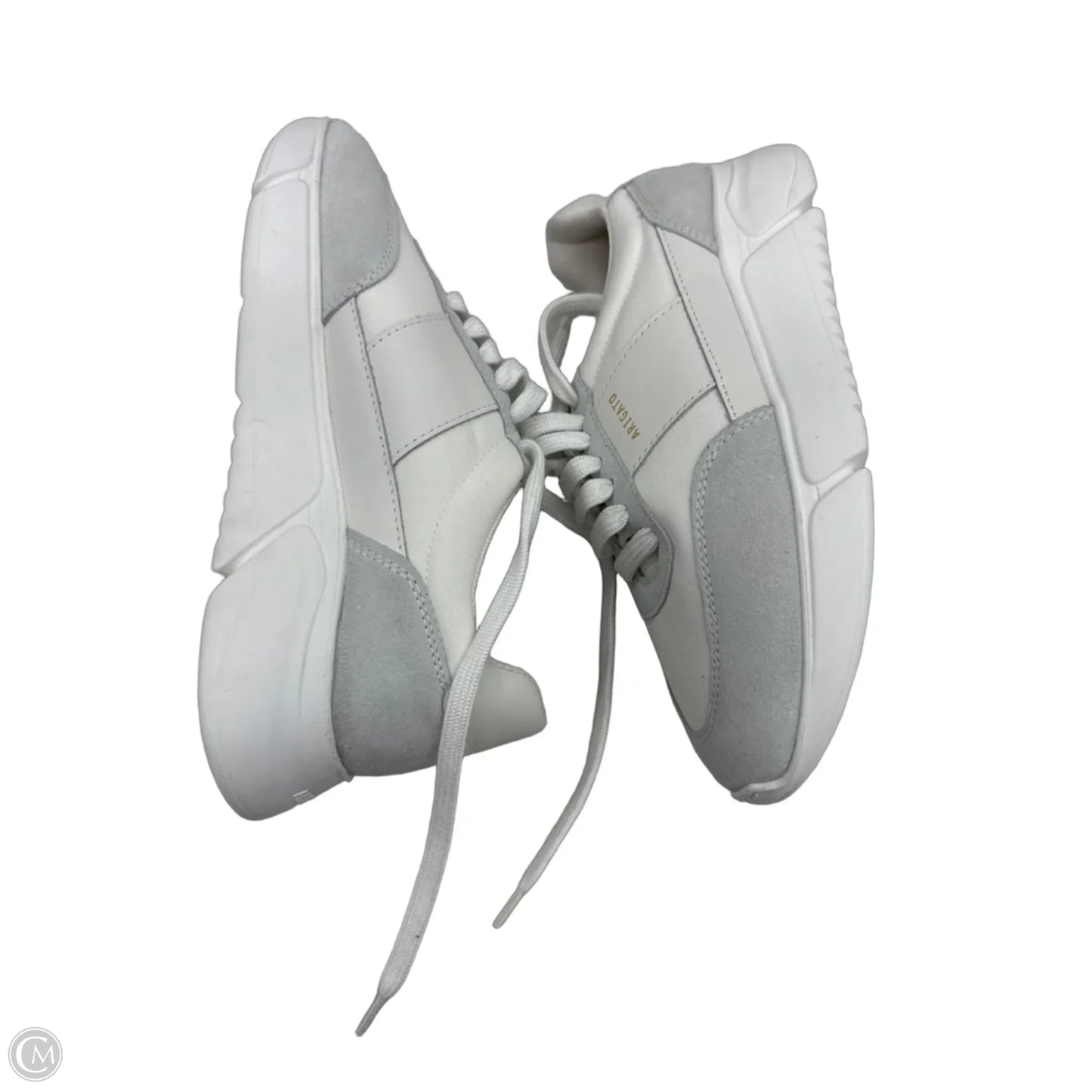 Shoes Sneakers By Clothes Mentor In Grey & White, Size: 7.5