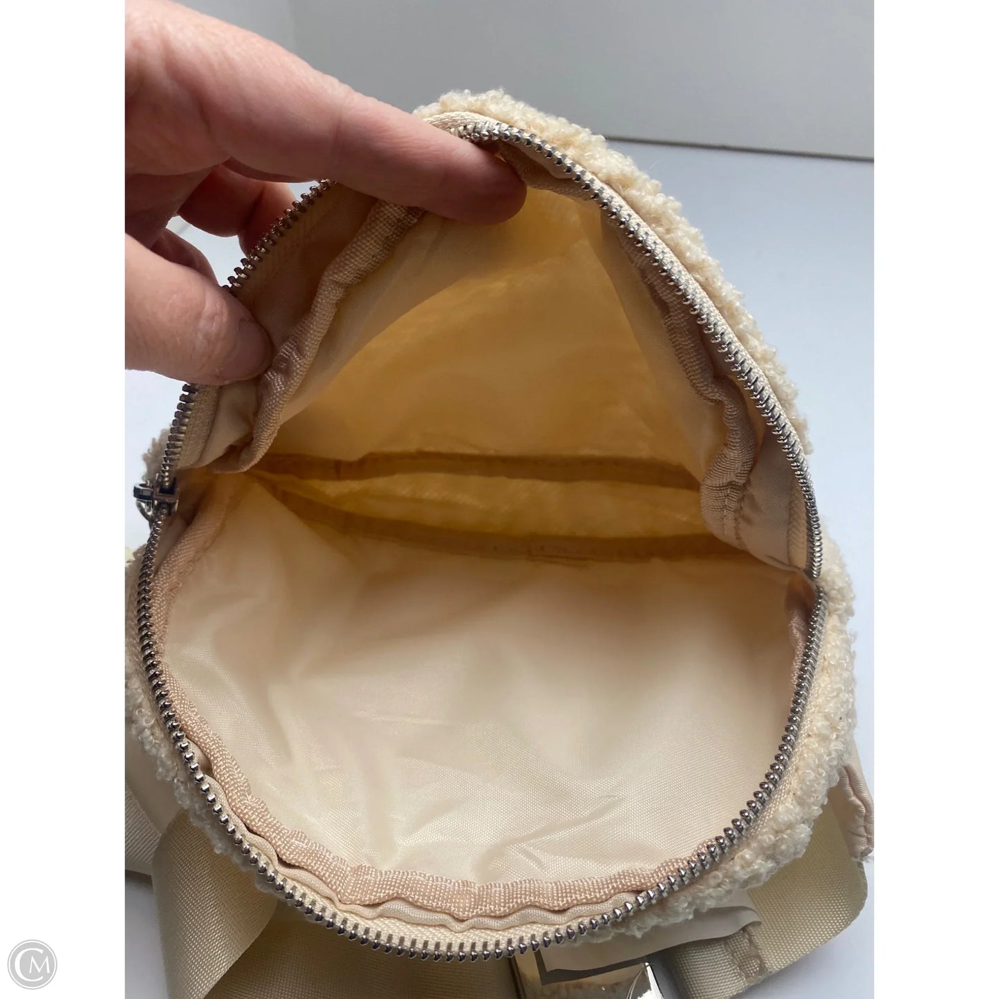 Handbag By Clothes Mentor, Size: Medium