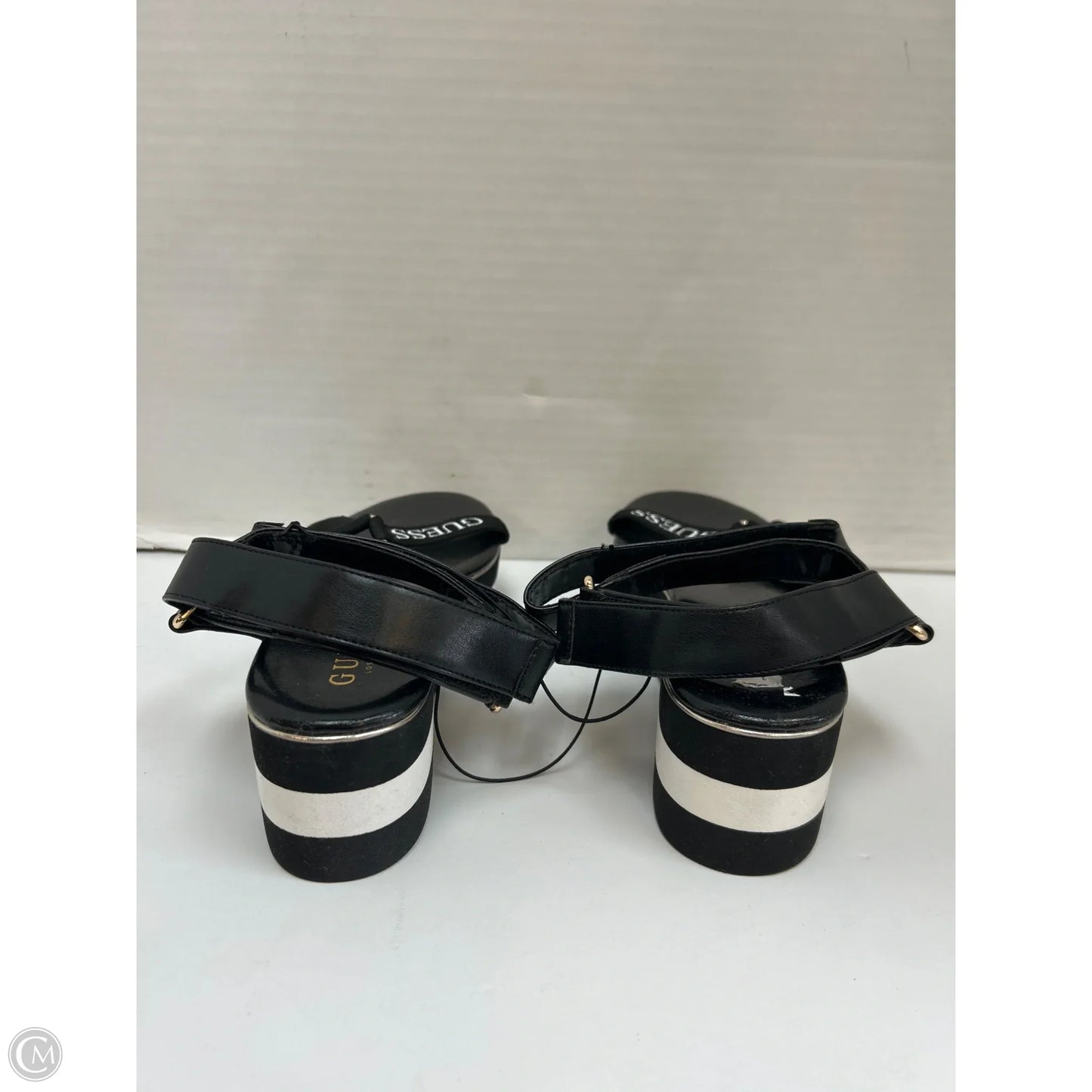 Sandals Flats By Guess In Black, Size: 8