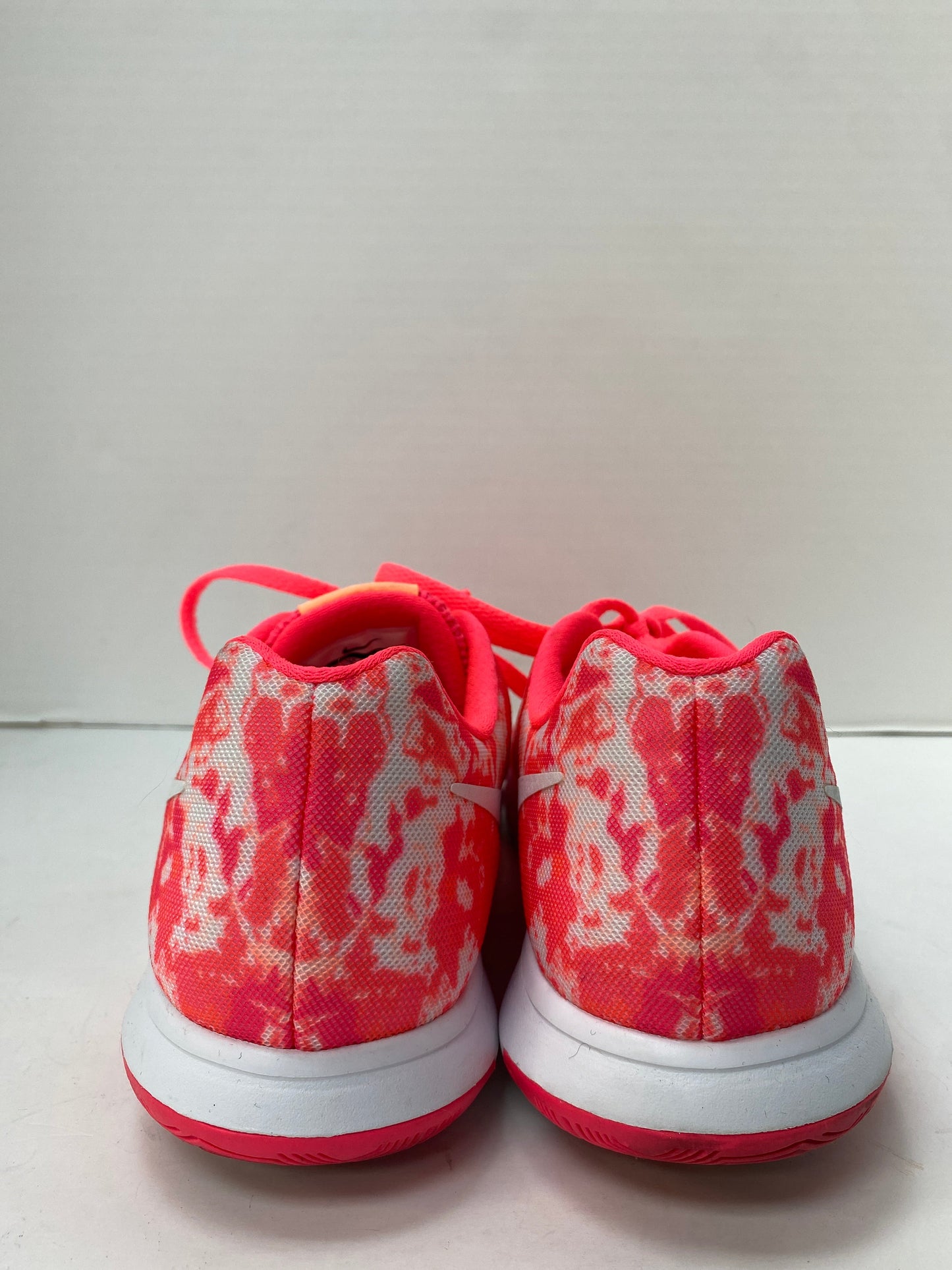 Shoes Athletic By Nike Size: 9.5