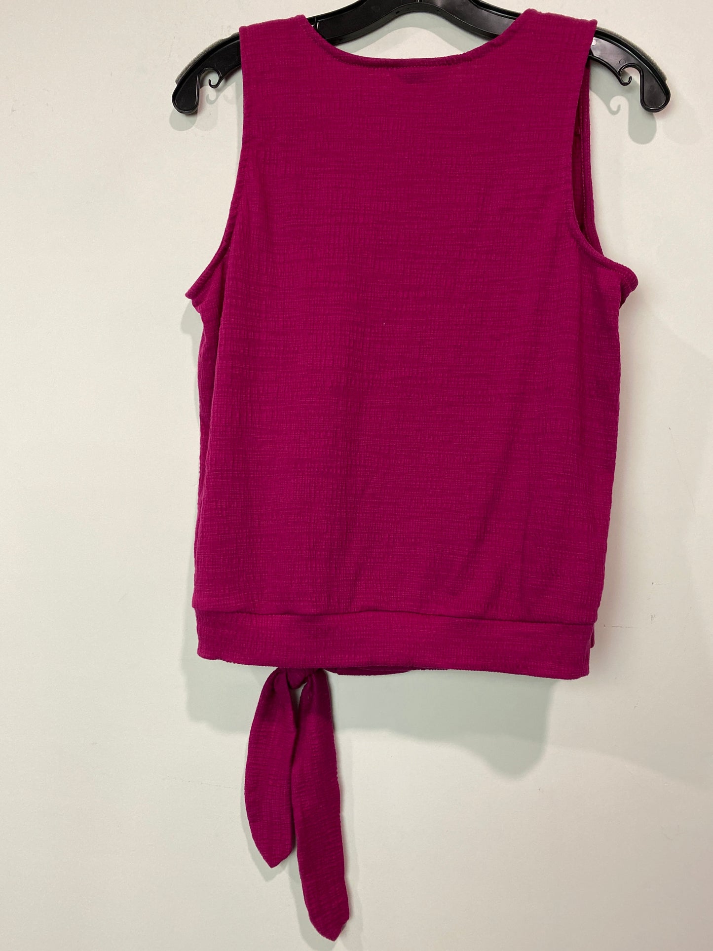 Top Sleeveless By Universal Thread Size: M