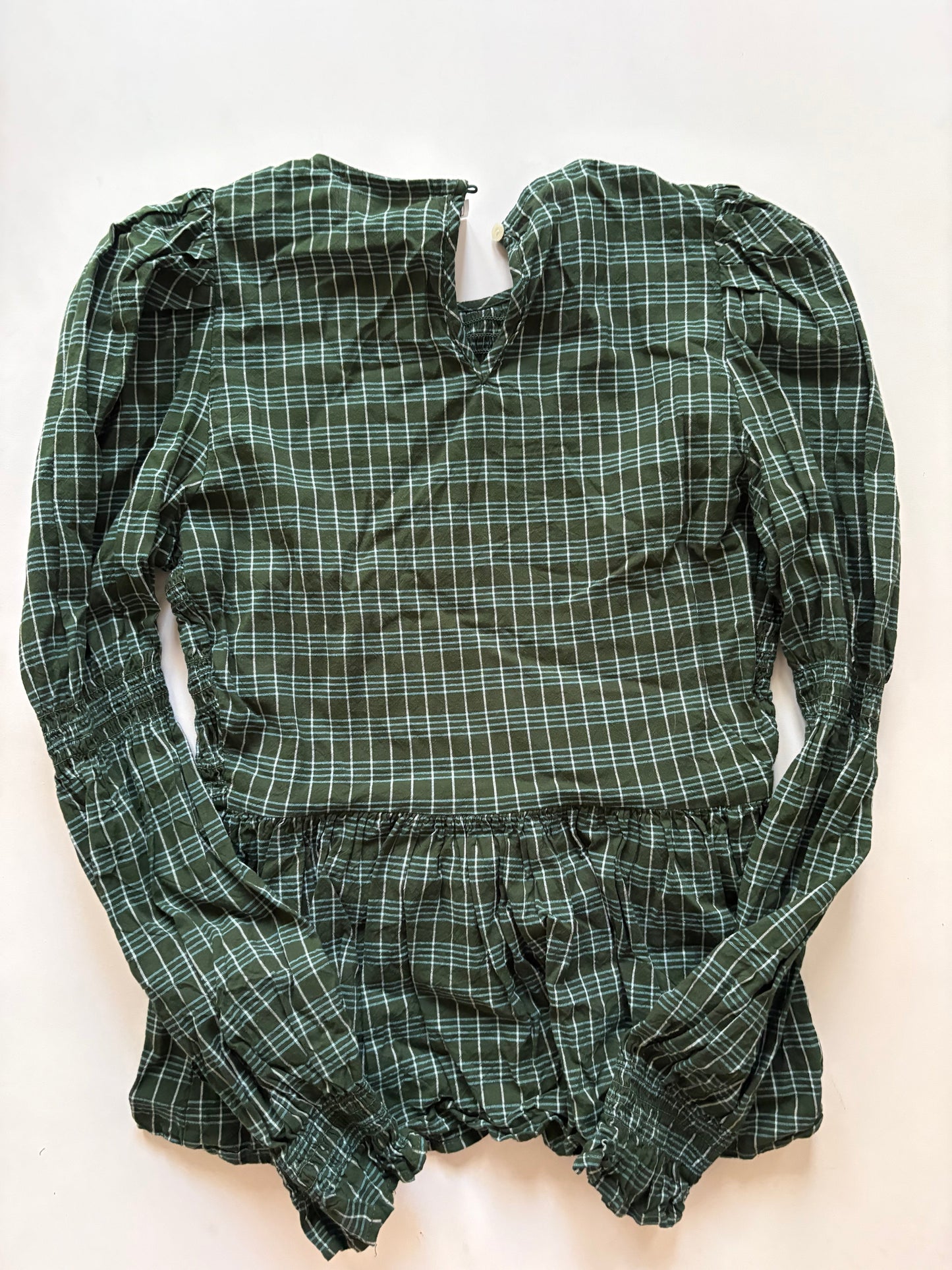 Top Long Sleeve By Universal Thread In Green, Size: S