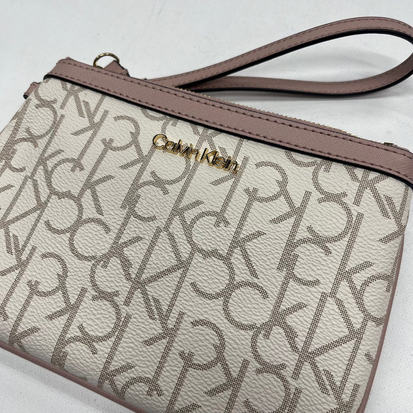 Wristlet By Calvin Klein Size: Medium