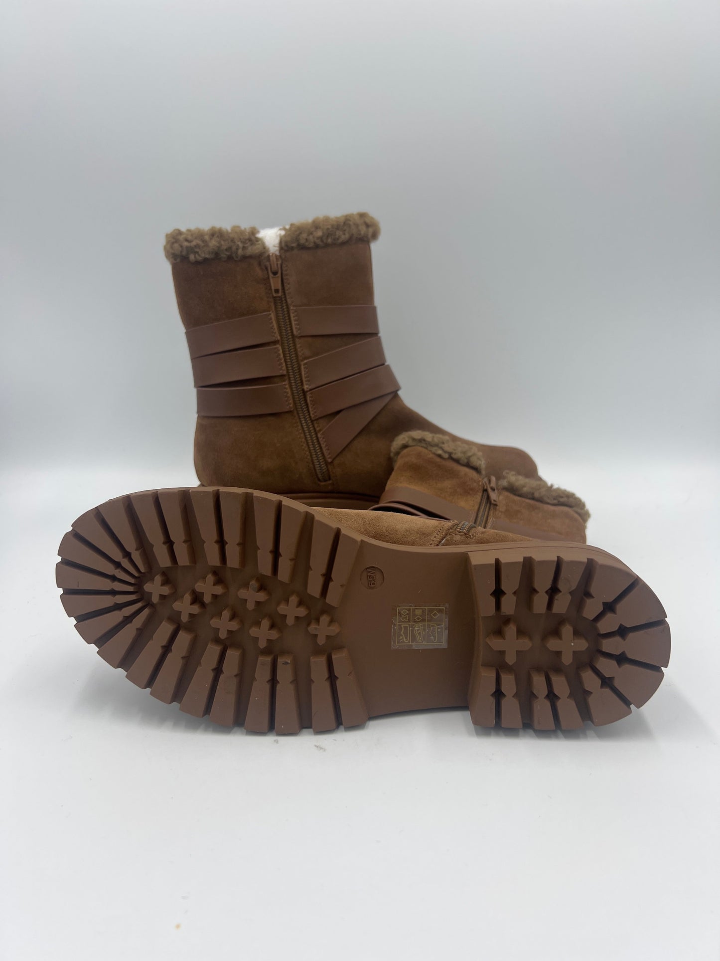 Boots Ankle Flats By Laurie Felt Size: 6.5