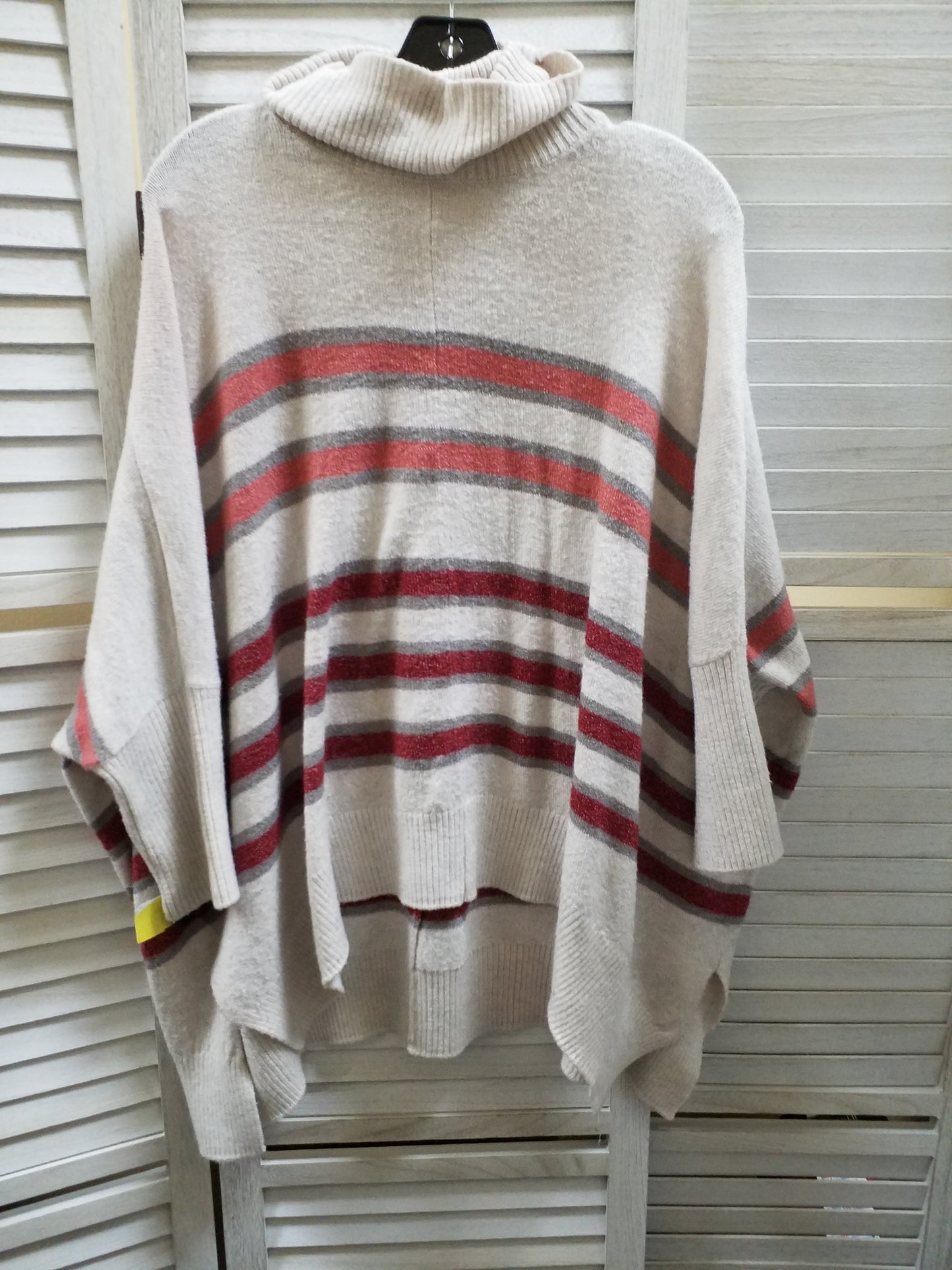 Sweater By Clothes Mentor Size: M