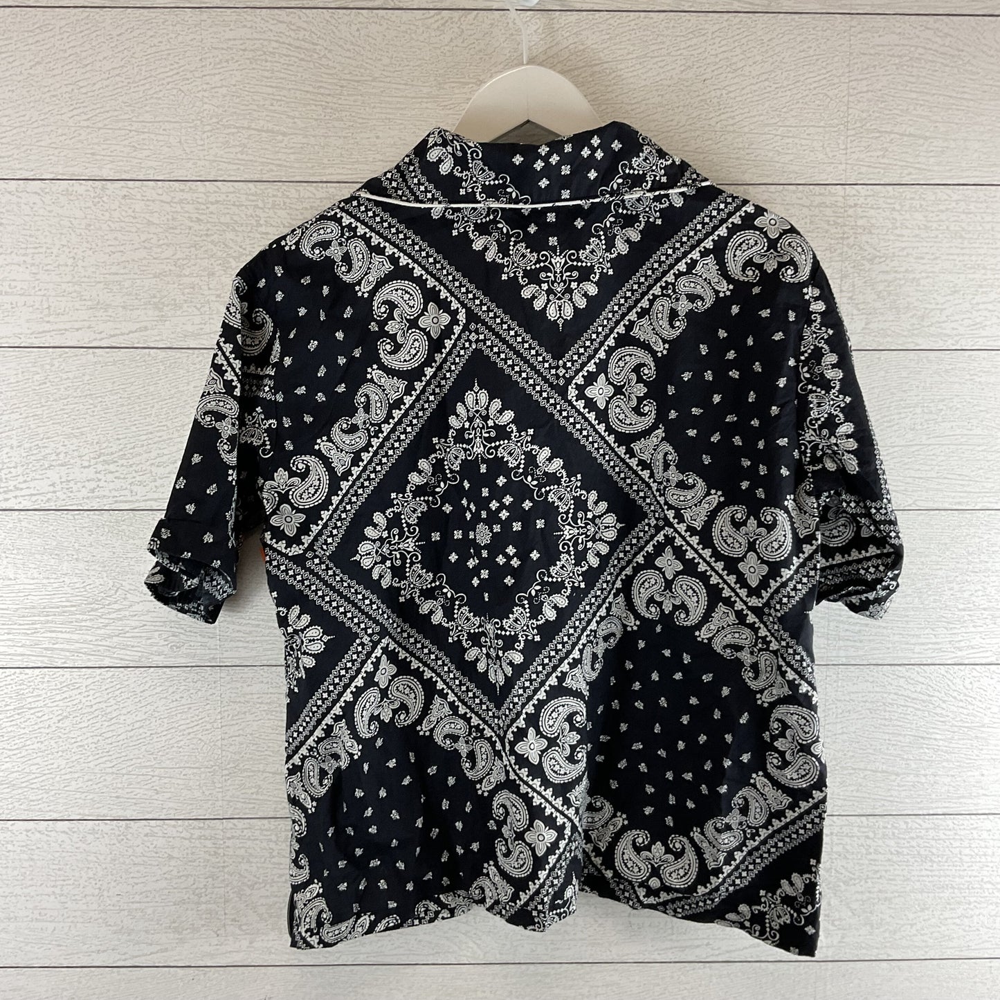 Top Short Sleeve By Clothes Mentor Size: S