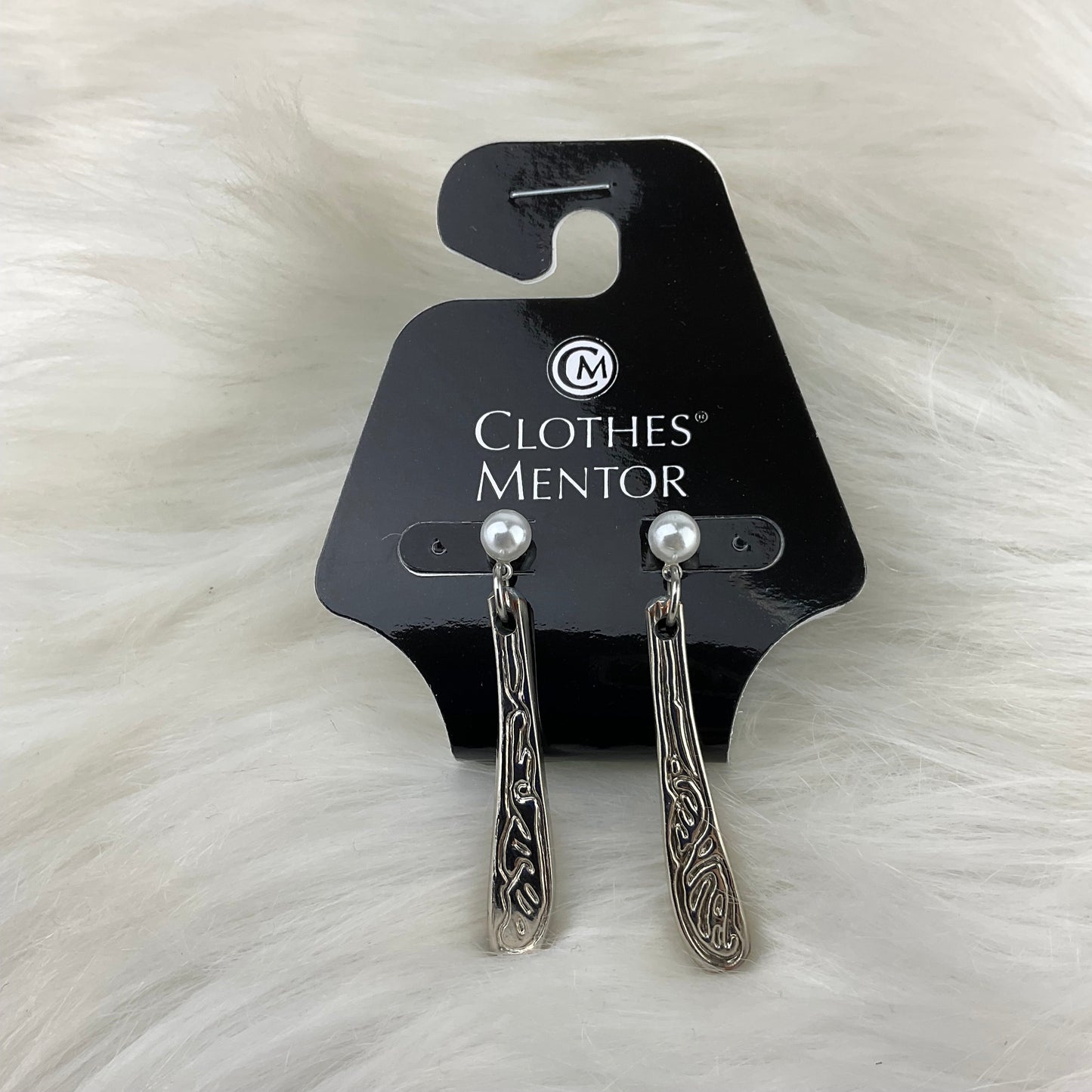 Earrings Dangle/drop By Clothes Mentor Size: 0