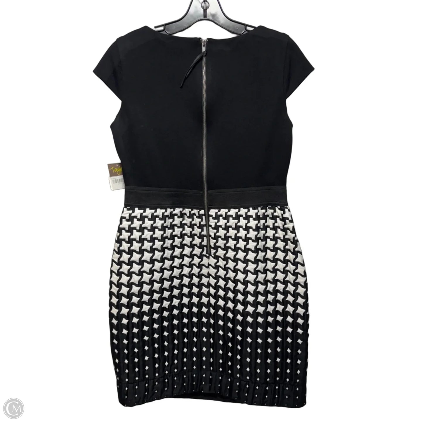 Dress Casual Short By Taylor In Black & White, Size: 10