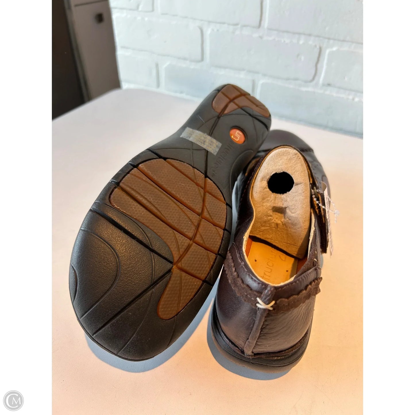 Shoes Flats By Clarks In Brown, Size: 9