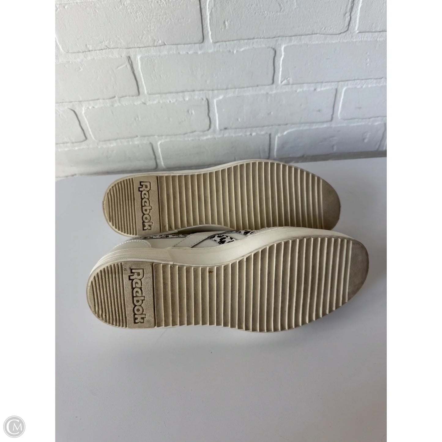 Shoes Sneakers By Reebok In Grey & White, Size: 10