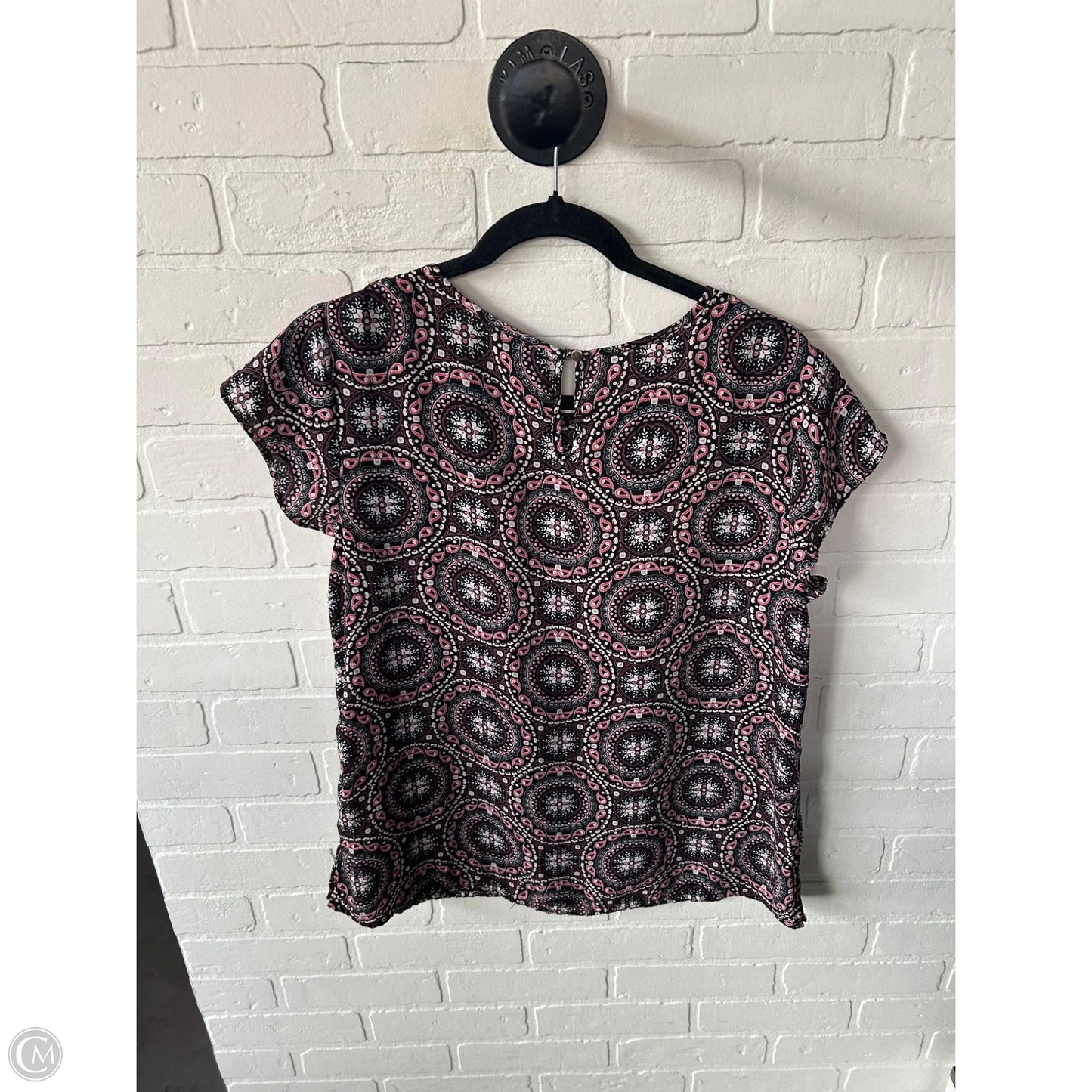 Top Short Sleeve By Liz Claiborne In Black & Pink, Size: M