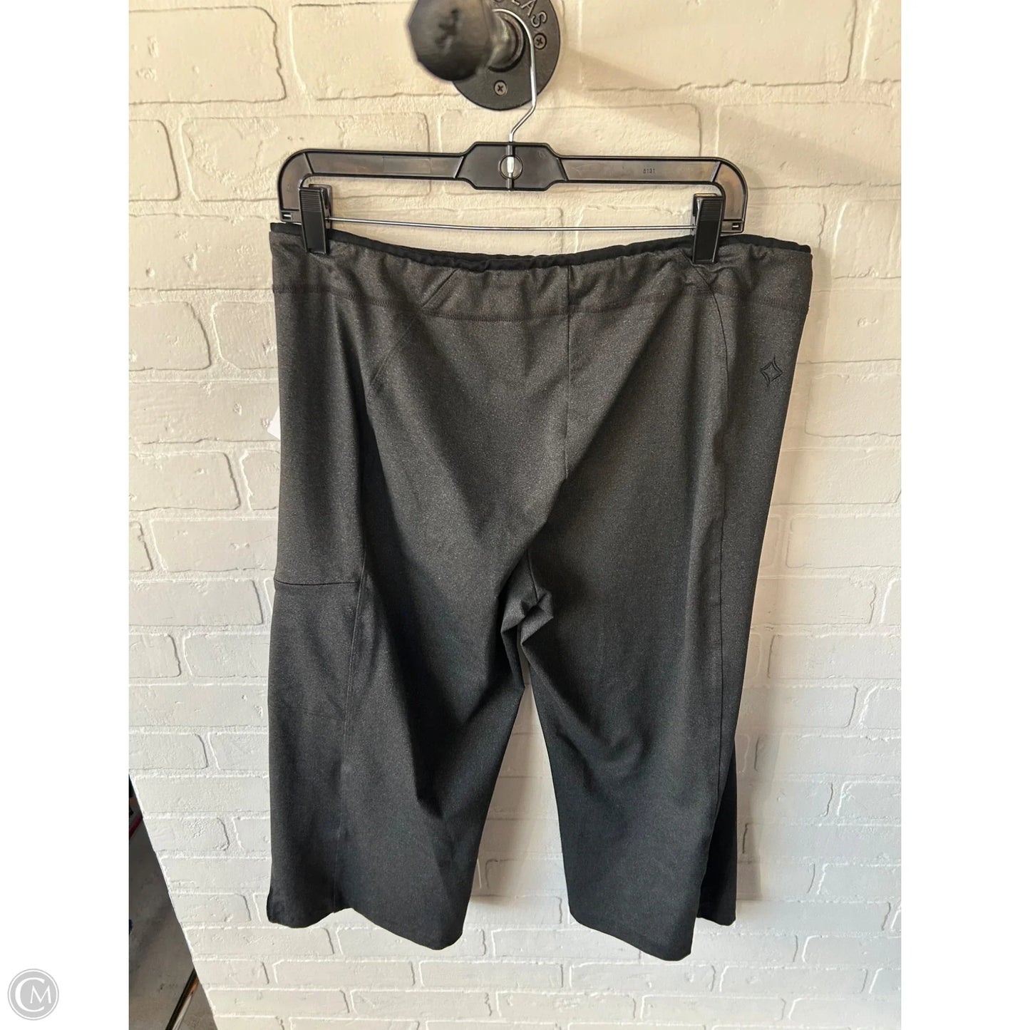 Athletic Capris By Clothes Mentor In Grey, Size: 16