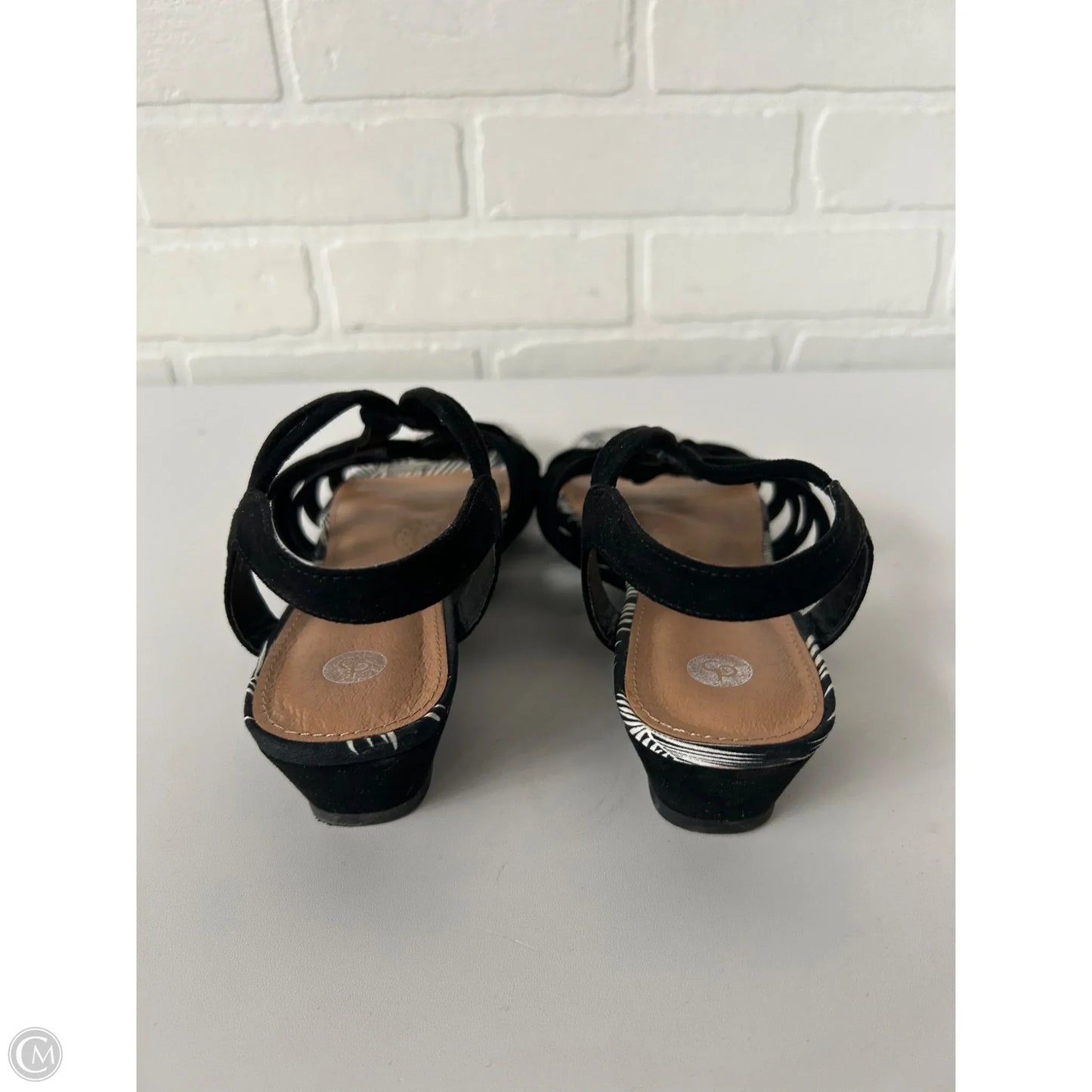 Sandals Flats By Dressbarn In Black & White, Size: 8