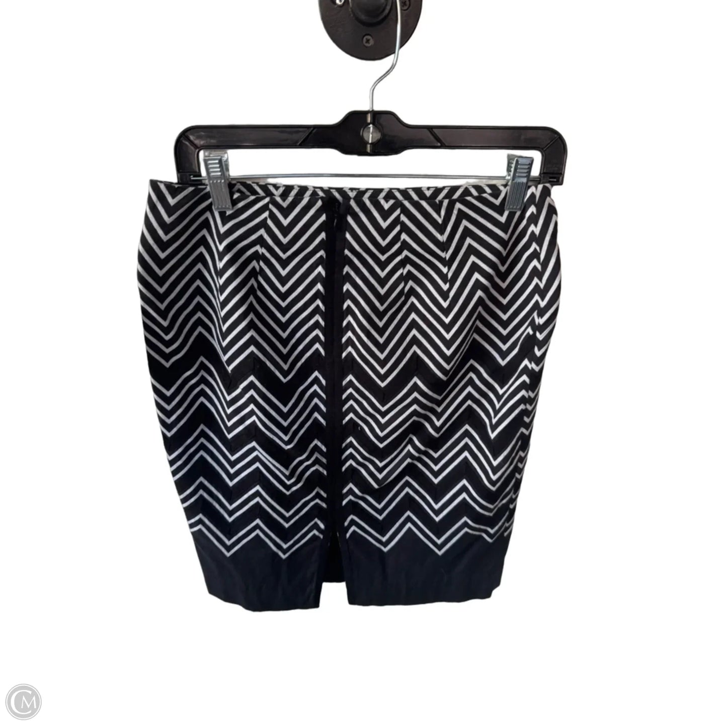 Skirt Mini & Short By White House Black Market In Black & White, Size: 2