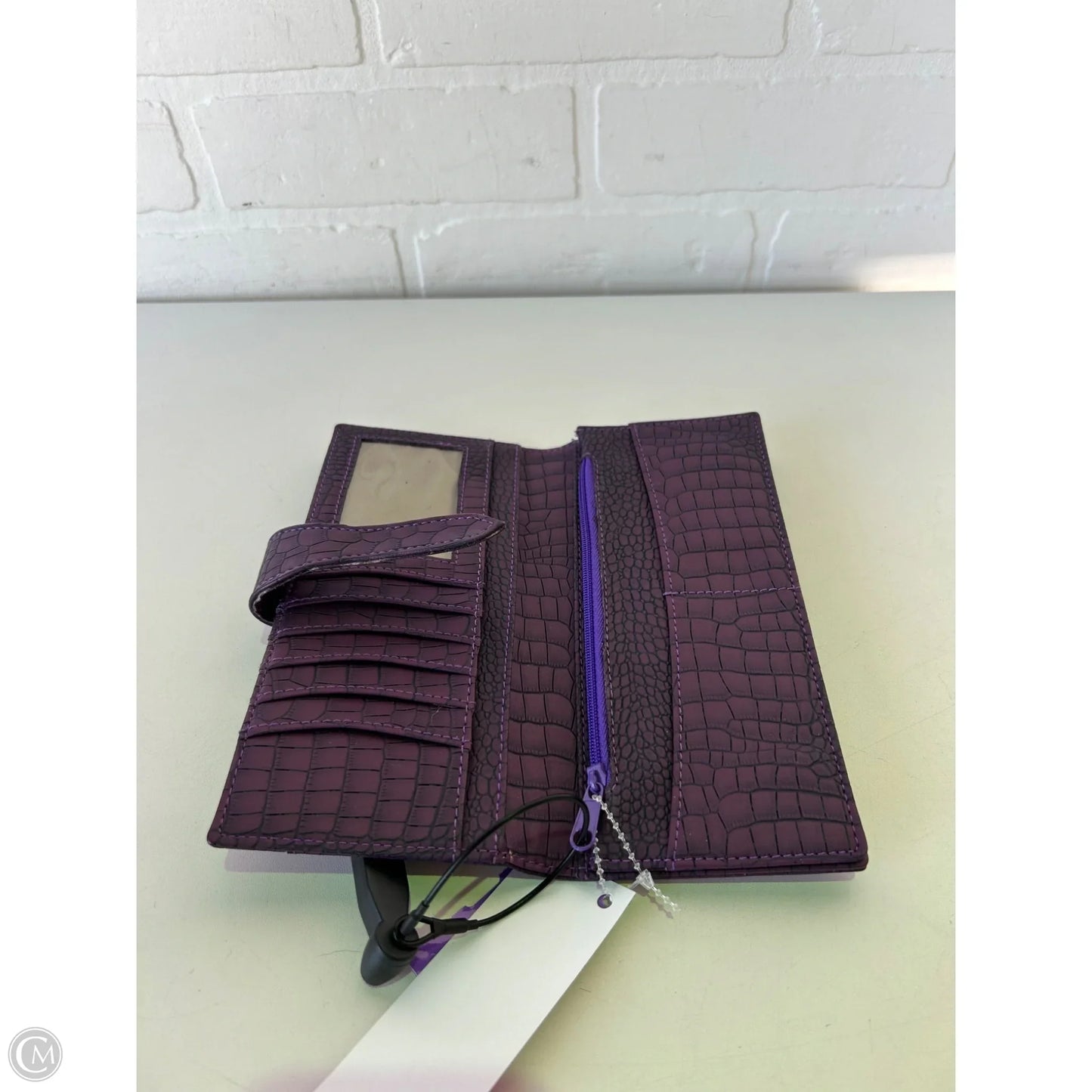 Wallet By Clothes Mentor, Size: Medium