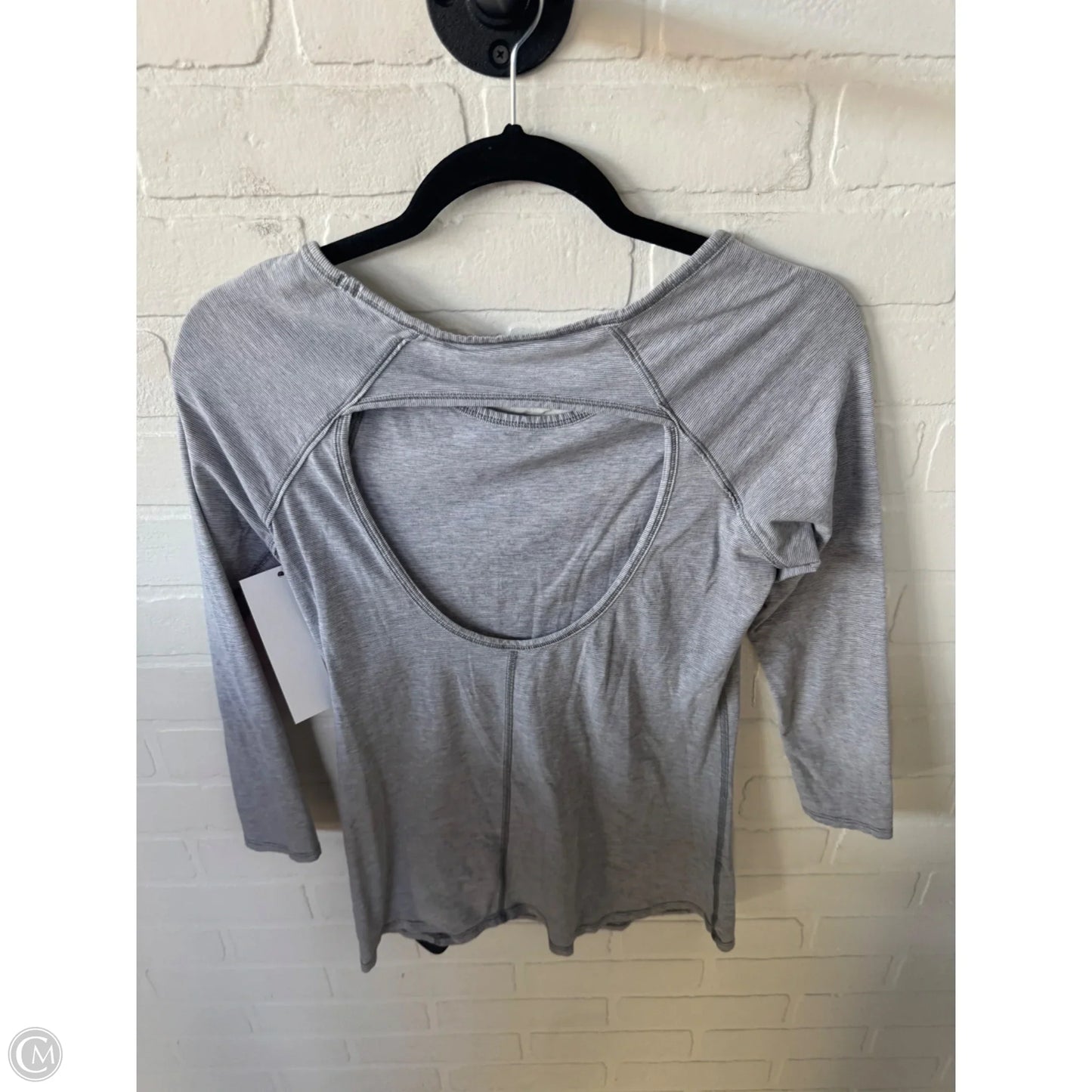 Athletic Top Long Sleeve Crewneck By Lululemon In Grey, Size: S
